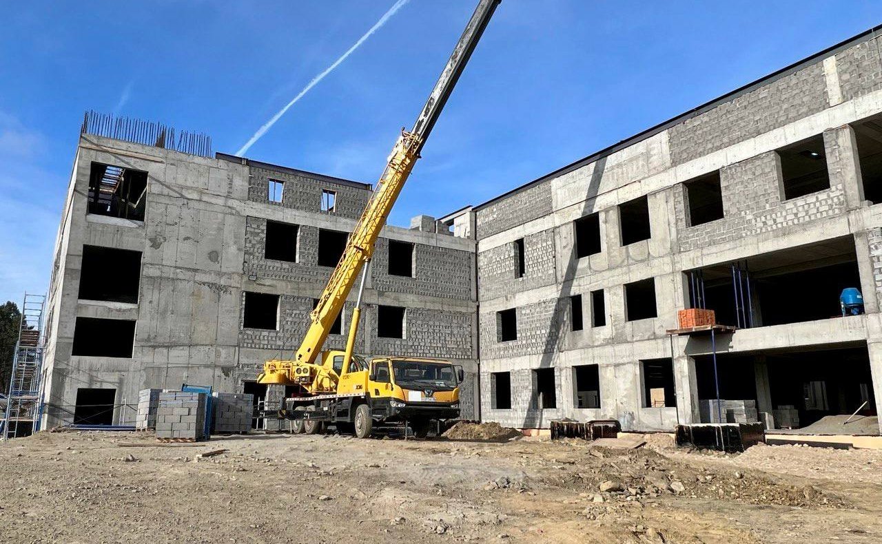 Анатолий Артамонов совершил рабочую поездку в Кавминводы и посетил строительные площадки социальных объектов Кисловодска