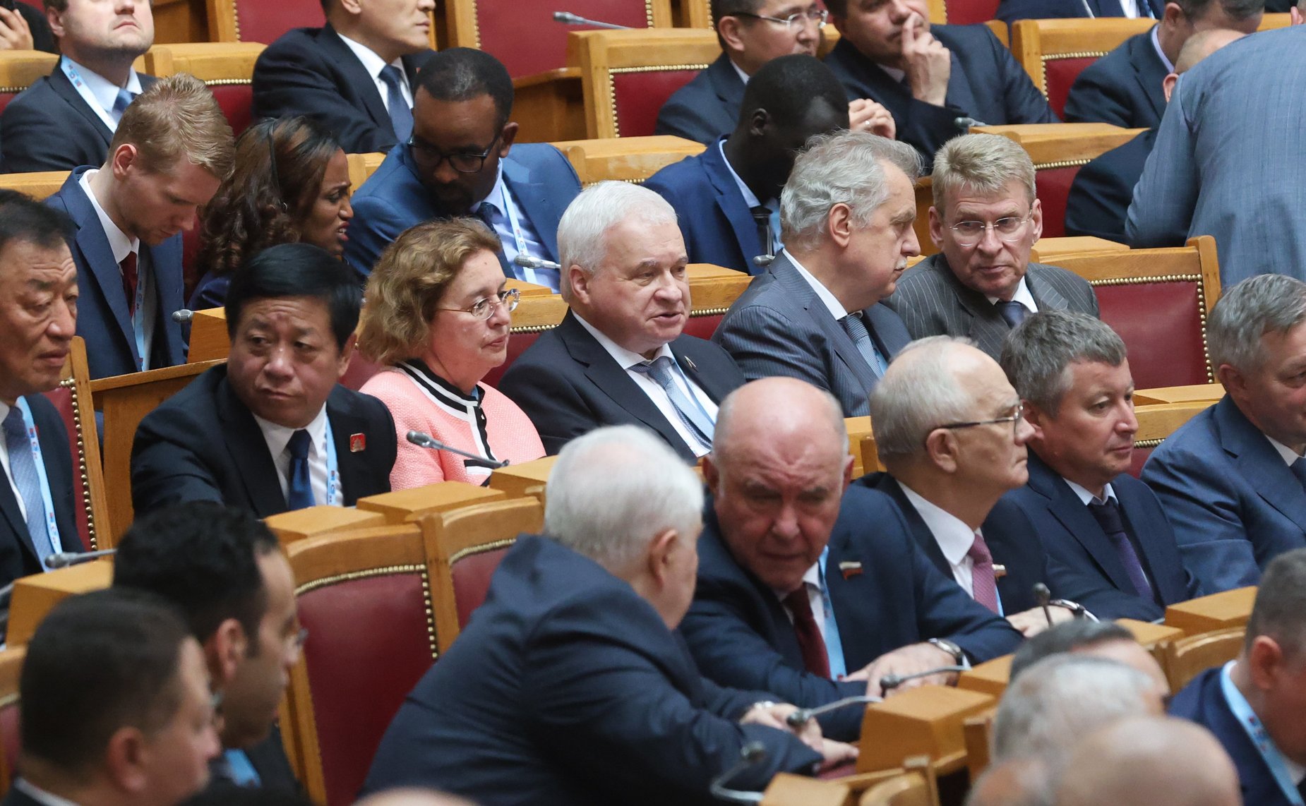 Владимир Путин выступил на пленарном заседании Х Парламентского форума БРИКС