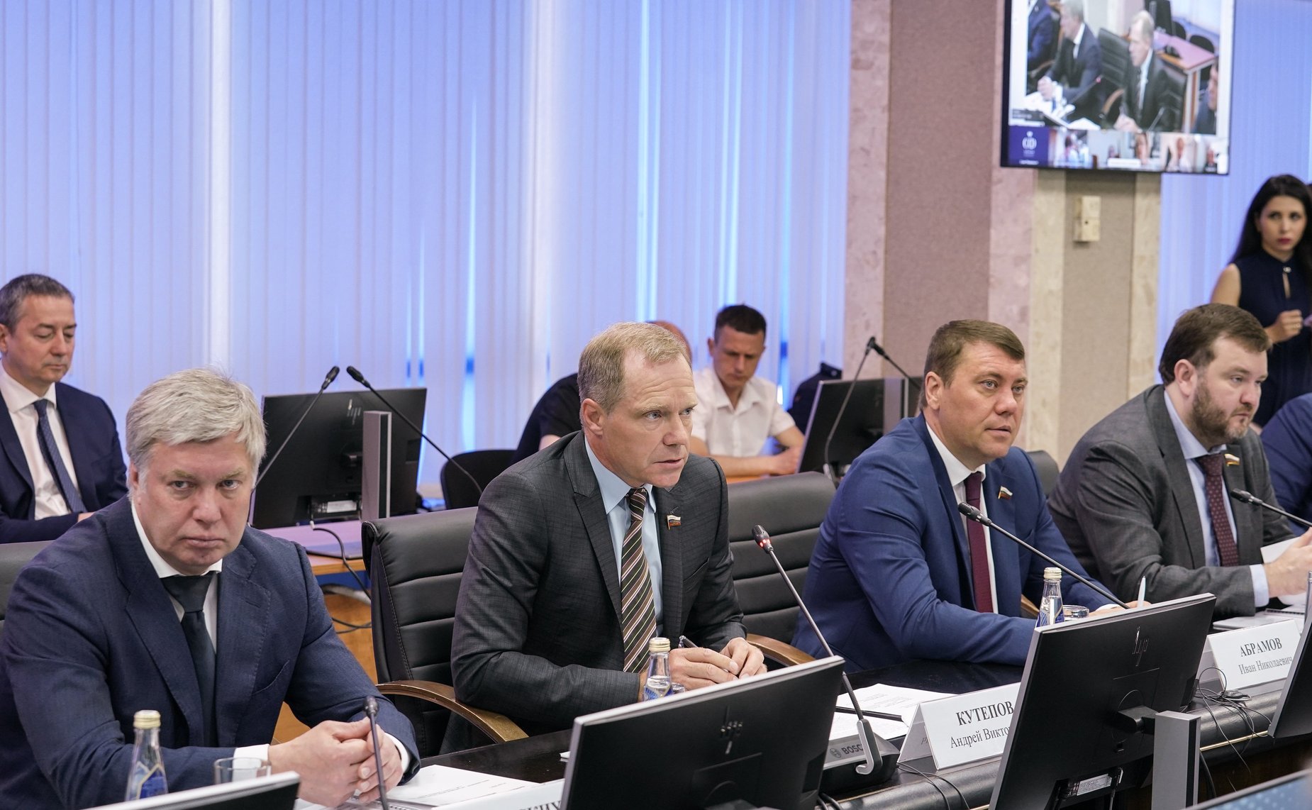 В Самарской области состоялись парламентские слушания «О мерах по созданию производства высоколокализованной конкурентоспособной продукции автомобильной отрасли» (фото Газета «Волжская коммуна»)