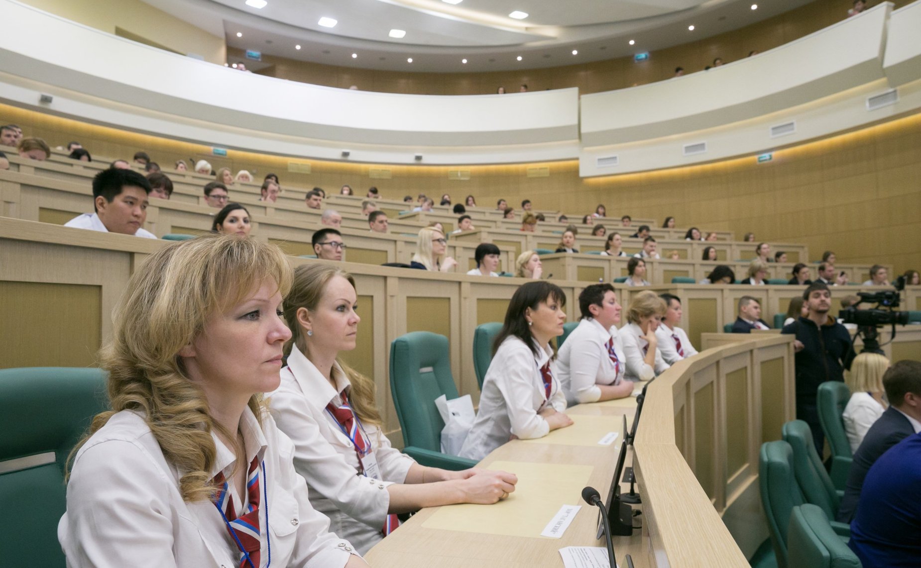 В Совете Федерации состоялась встреча с молодыми социальными работниками — участниками Форума «Молодежный социальный совет-2016»