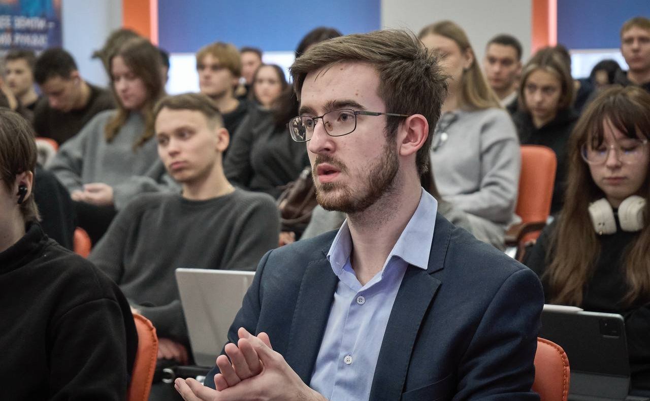 Марина Сидухина провела парламентский диалог со студентами