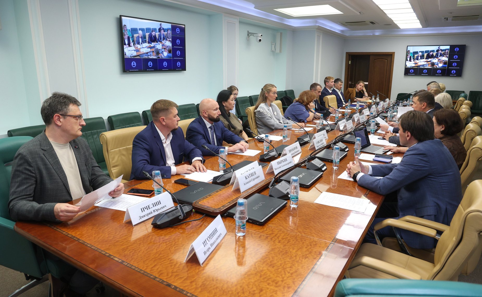 Совещание Комитета по экономической политике «Борьба с теневой занятостью: проблемы недостаточного налогового покрытия и защиты прав исполнителей»