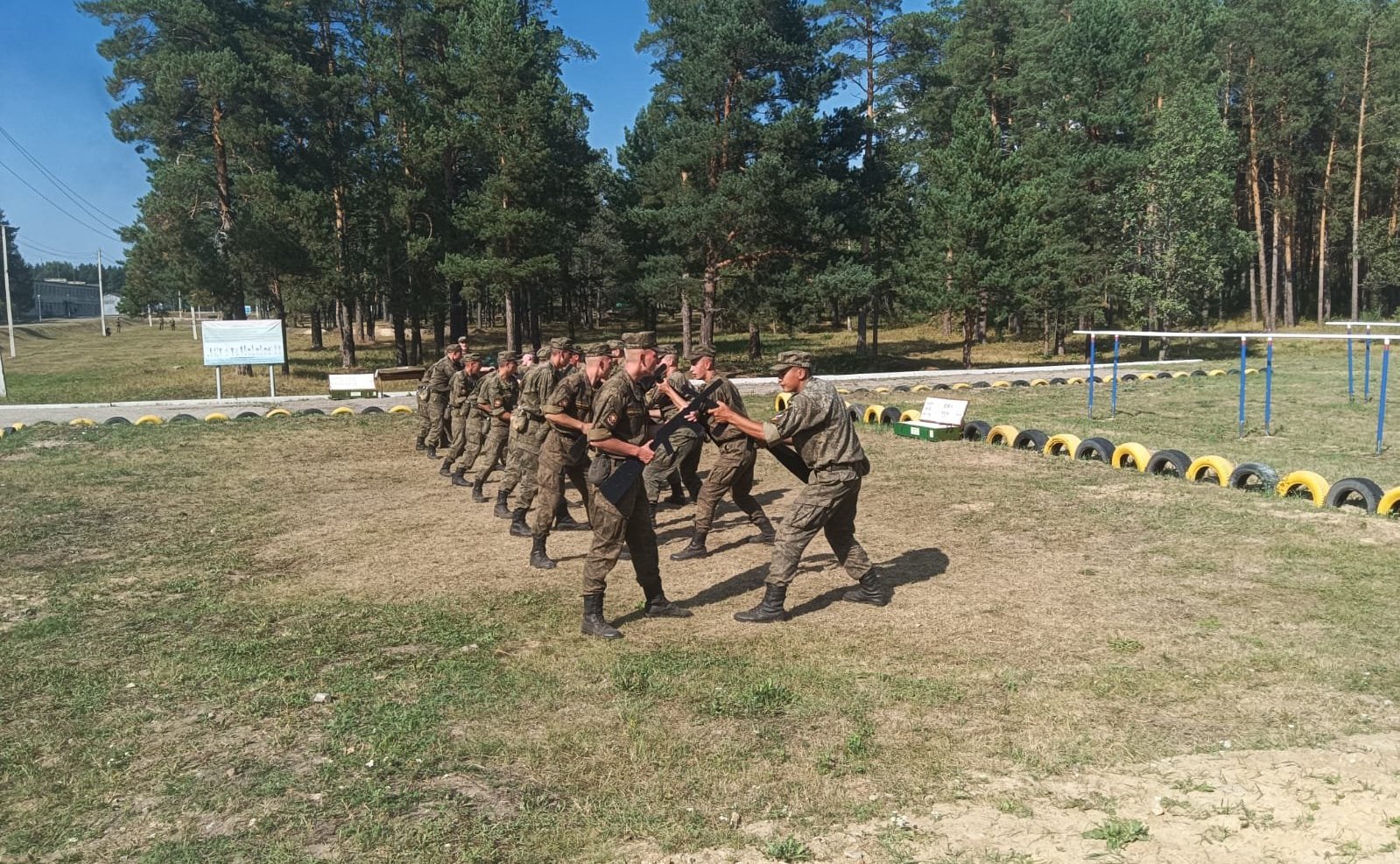 Сергей Рябухин в ходе рабочей поездки в регион посетил учебный центр войск связи Ульяновского гарнизона