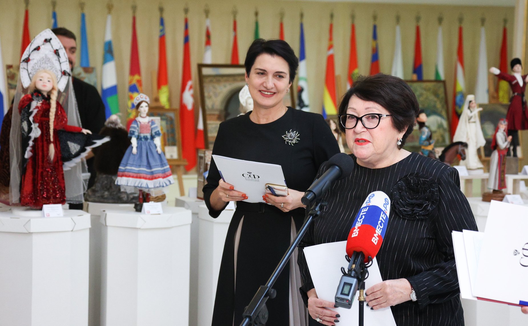 Открытие выставки, приуроченной к Дню народного единства, в рамках Фестиваля православной культуры и традиций малых городов и сельских поселений Руси «София»