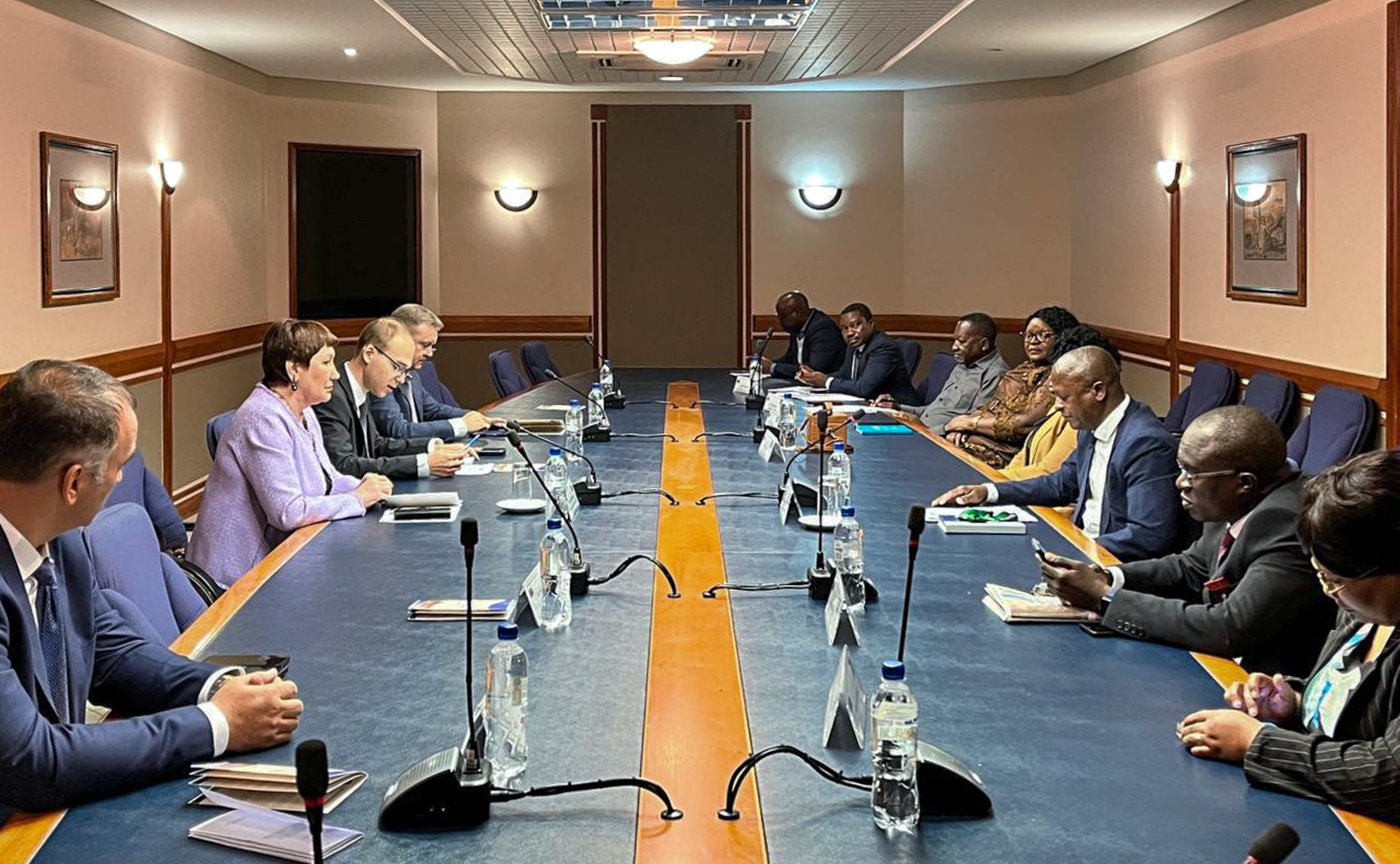 Делегация Совета Федерации во главе с Еленой Перминовой в ходе визита в Намибию была принята Председателем Национального Собрания Намибии Питером Качавиви