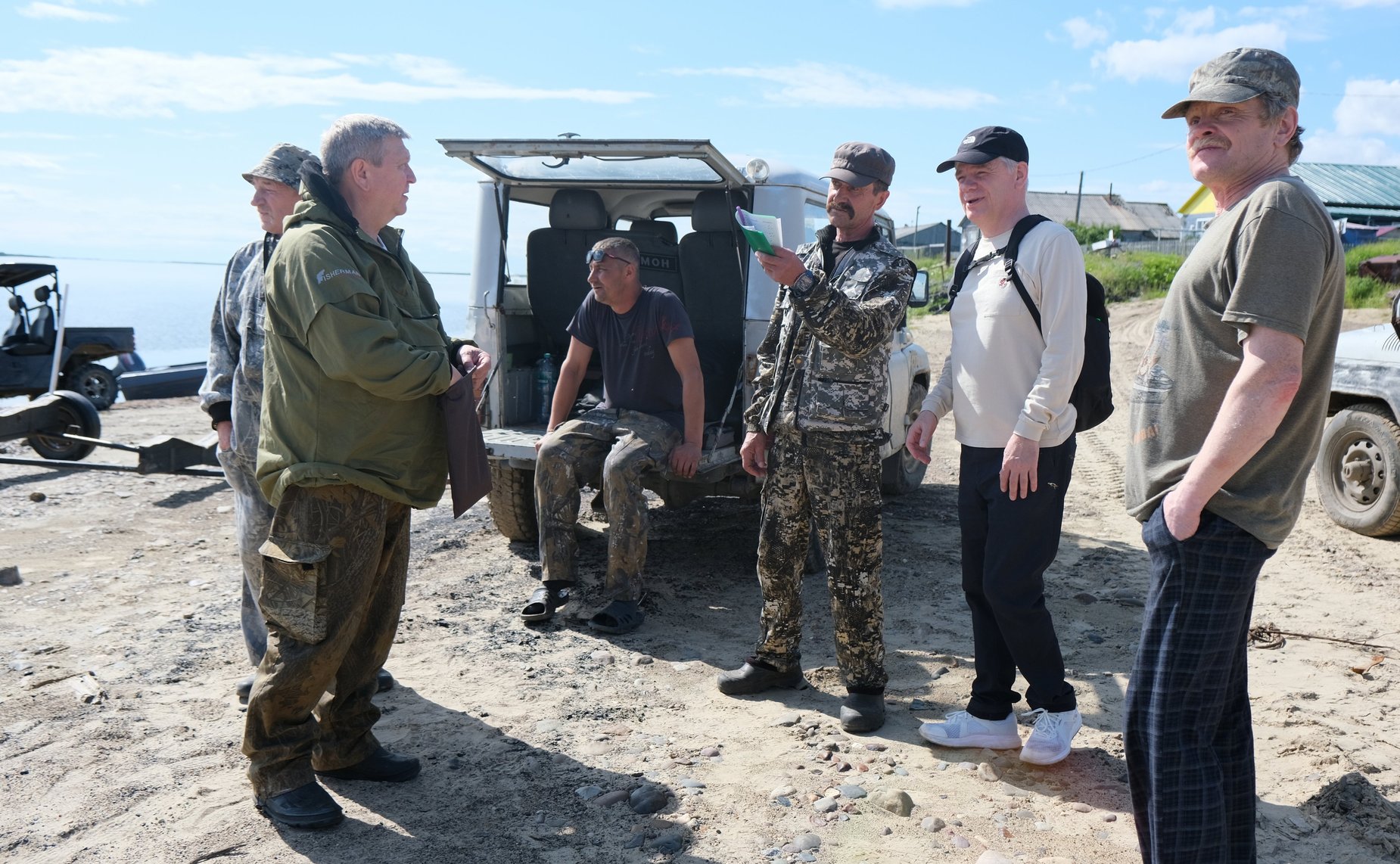 Александр Лутовинов проверил ход работ по берегоукреплению в деревне Андег Ненецкого автономного округа