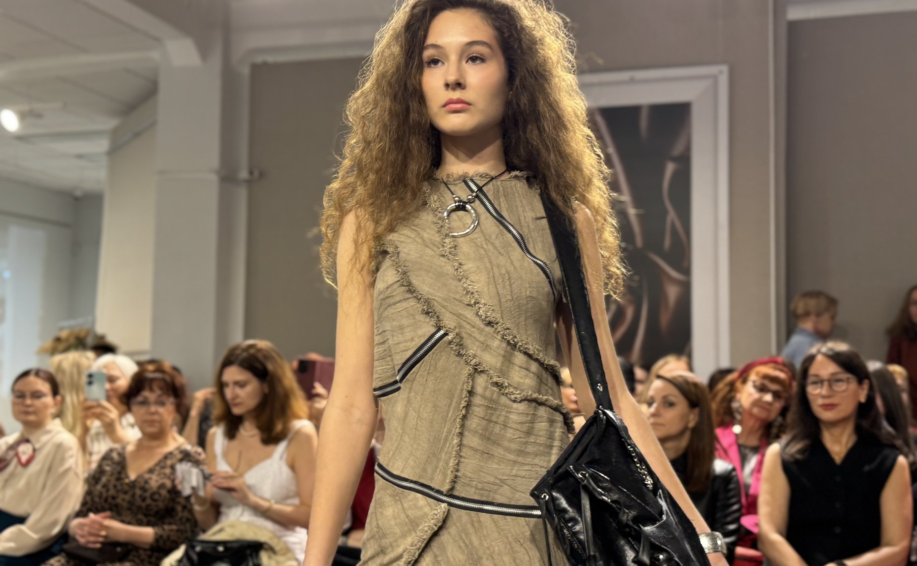 Елена Дягилева поздравила организаторов и участников юбилейного фестиваля молодых дизайнеров «НаМОДнение» в Мурманской области