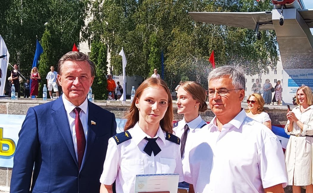 Сергей Рябухин принял участие в торжественной церемонии, посвященной вручению дипломов о высшем образовании выпускникам 2023 года Ульяновского института гражданской авиации имени Главного маршала авиации Б.П. Бугаева