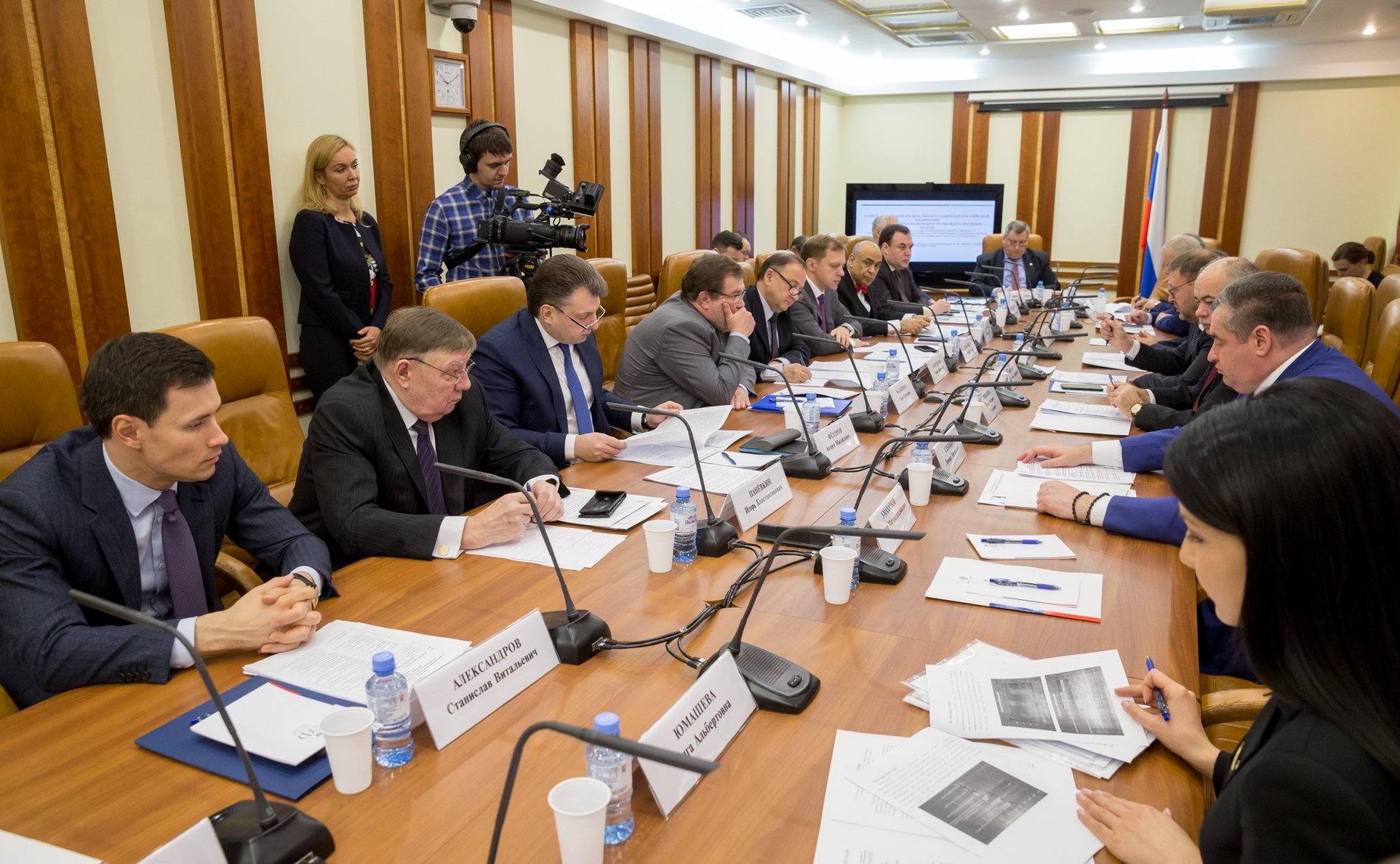 «Круглый стол» на тему «О правоприменительной практике и совершенствовании законодательства, регулирующего вопросы защиты прав и законных интересов российских граждан за рубежом»