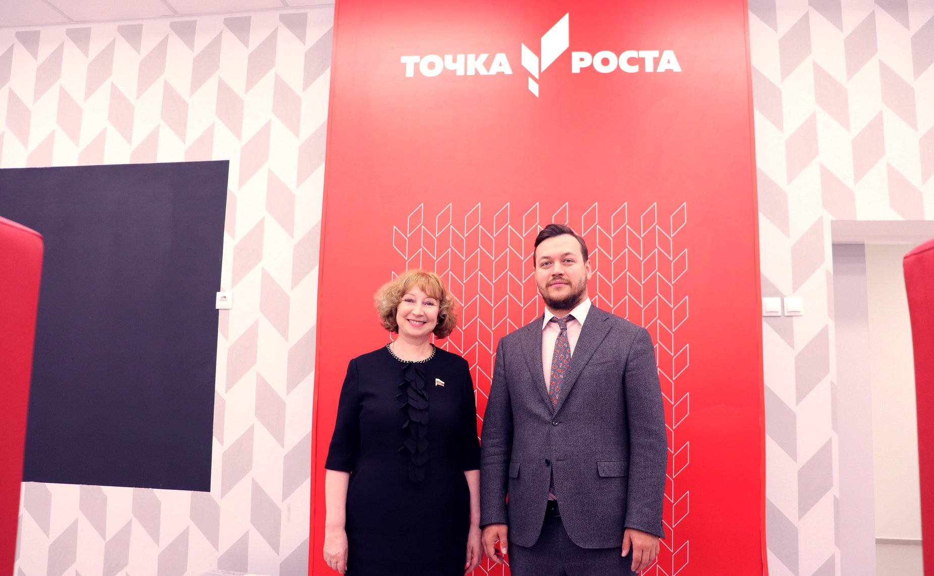 Римма Галушина посетила центр образования цифрового и гуманитарного профилей «Точка роста»