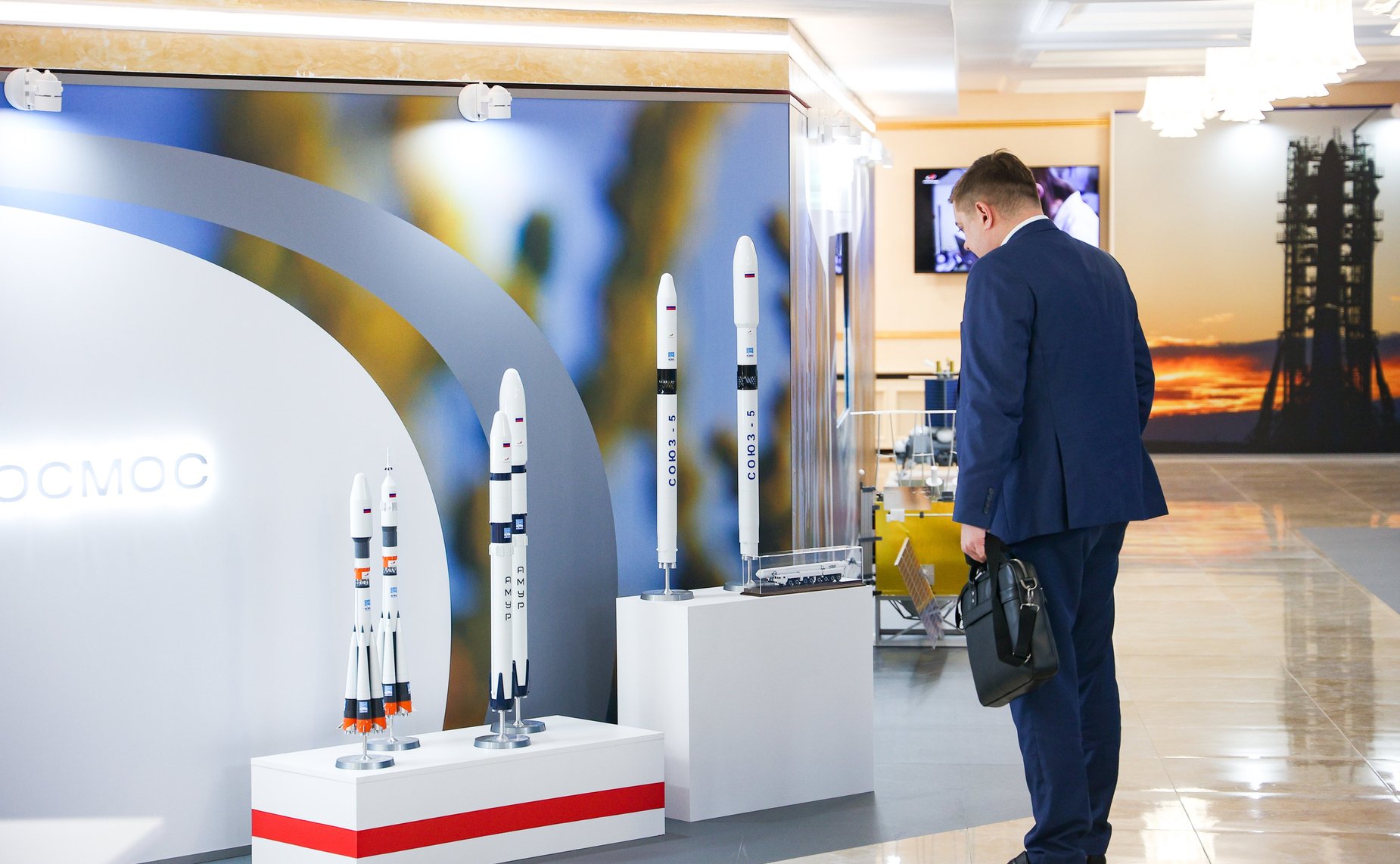 В Совете Федерации состоялось открытие выставки Госкорпорации «Роскосмос»