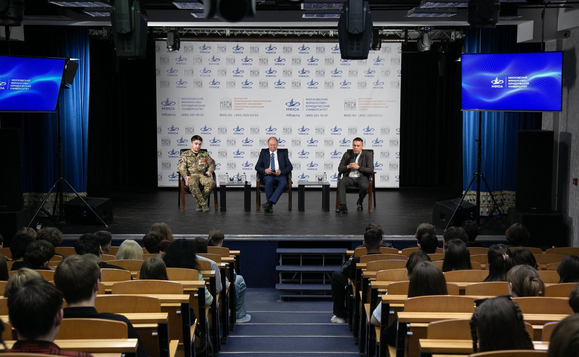 Айрат Гибатдинов встретился со студентами Московского финансово-юридического университета в рамках патриотического мероприятия, посвященного подвигу участников СВО