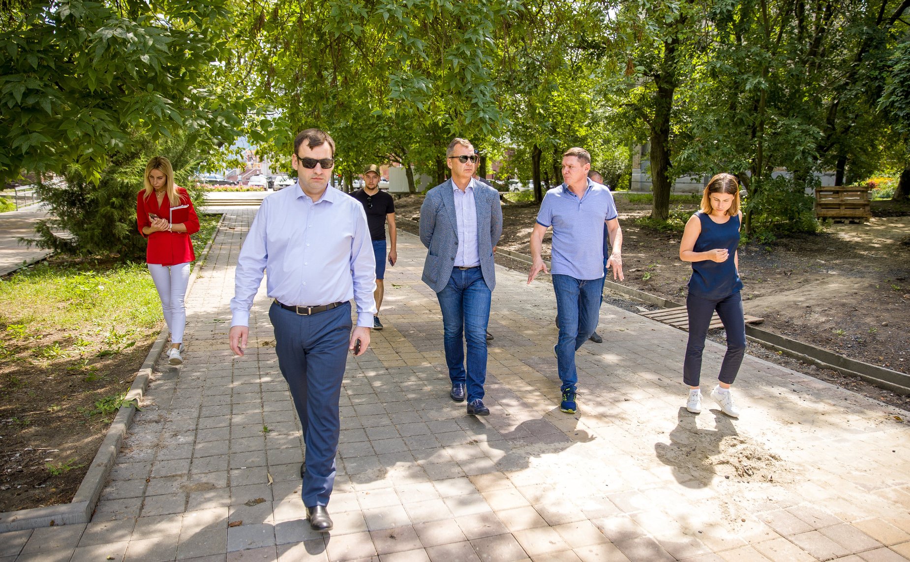 Андрей Яцкин в ходе рабочей поездки в регион посетил город Таганрог и проконтролировал ход работ по реконструкции трамвайной сети и реновации других объектов городской среды