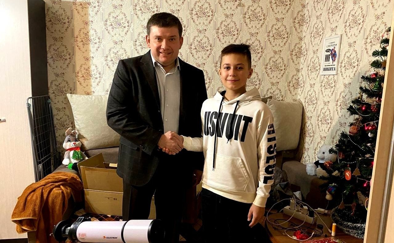 Николай Журавлев встретился с участником акции «Елка желаний» Никитой Самотисом и исполнил его желание