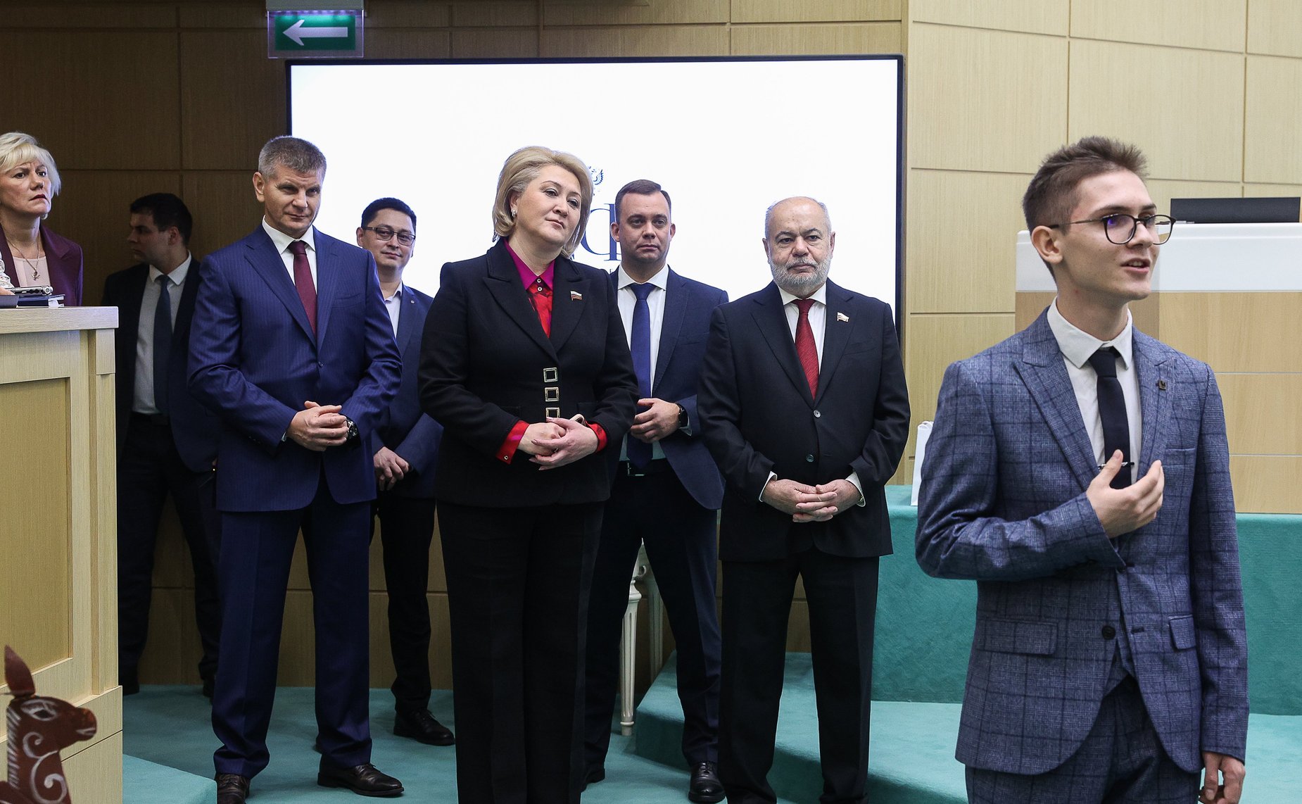 Валентина Матвиенко встретилась с детьми-участниками выставки художественных промыслов, прошедшей в рамках IX Парламентского форума «Историко-культурное наследие России»