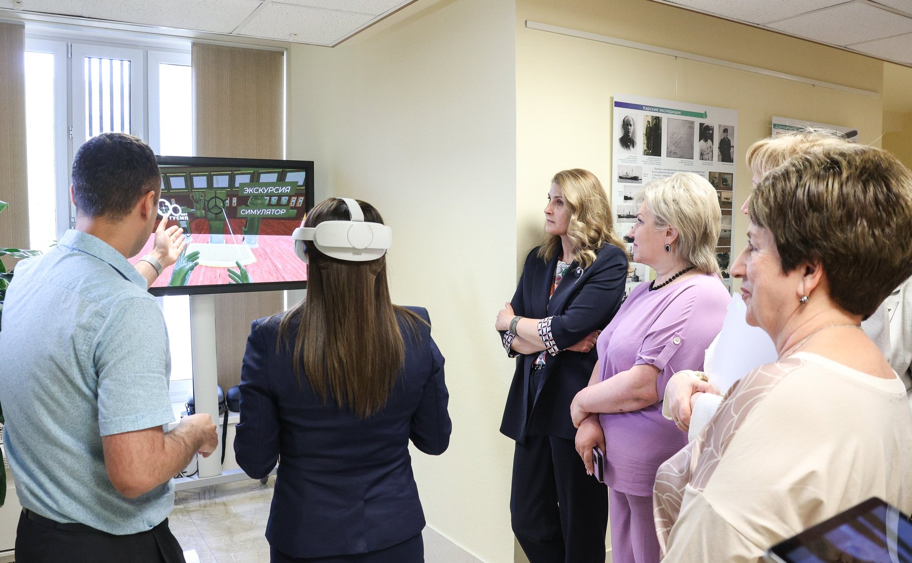 Открытие выставки, посвященной 90-летию начала освоения Арктики