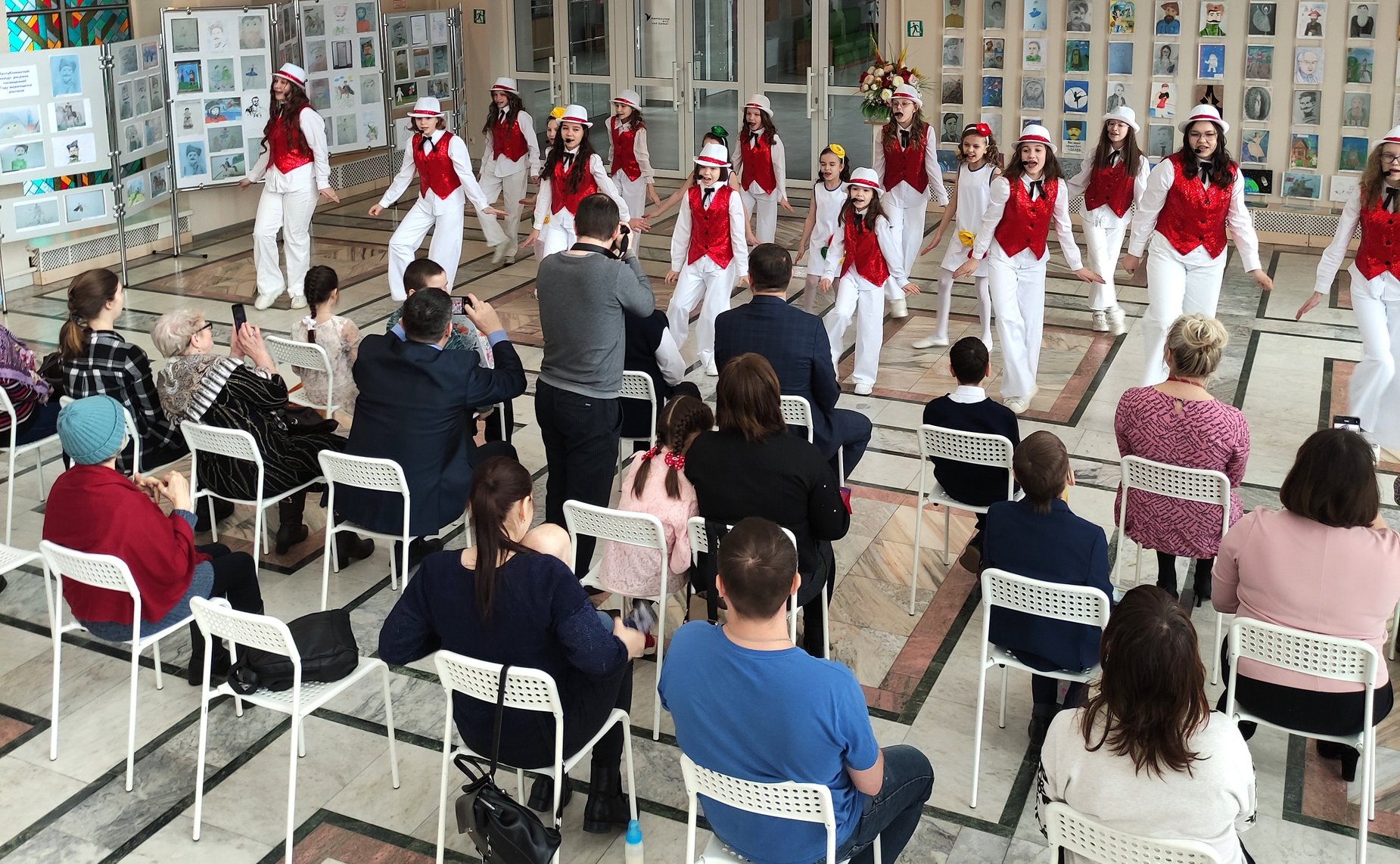 Николай Владимиров вручил награды участникам конкурса рисунков, инициированного Советом Федерации