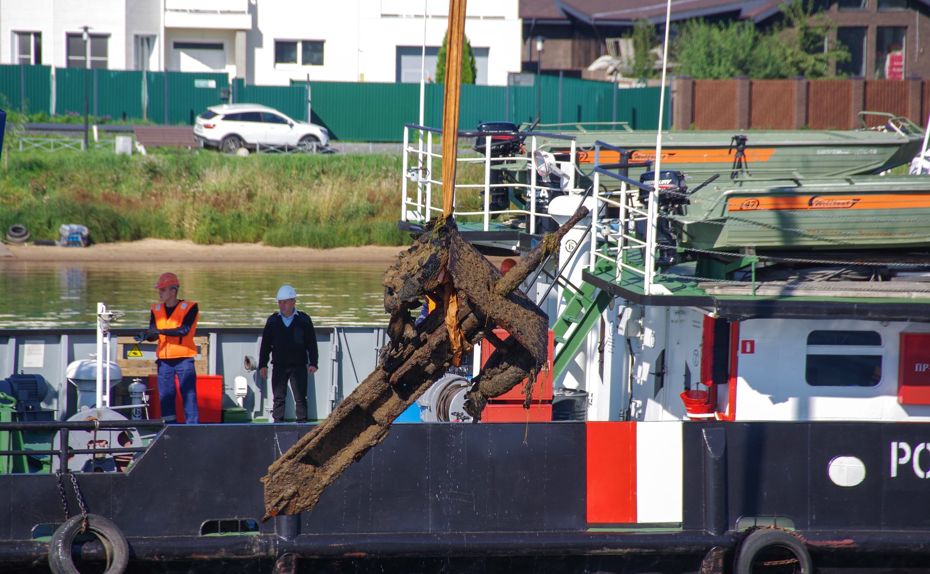 В День памяти жертв блокады Ленинграда на территории Кировского района Ленинградской области со дна реки Невы поднята боевая пушка времен Великой Отечественной войны
