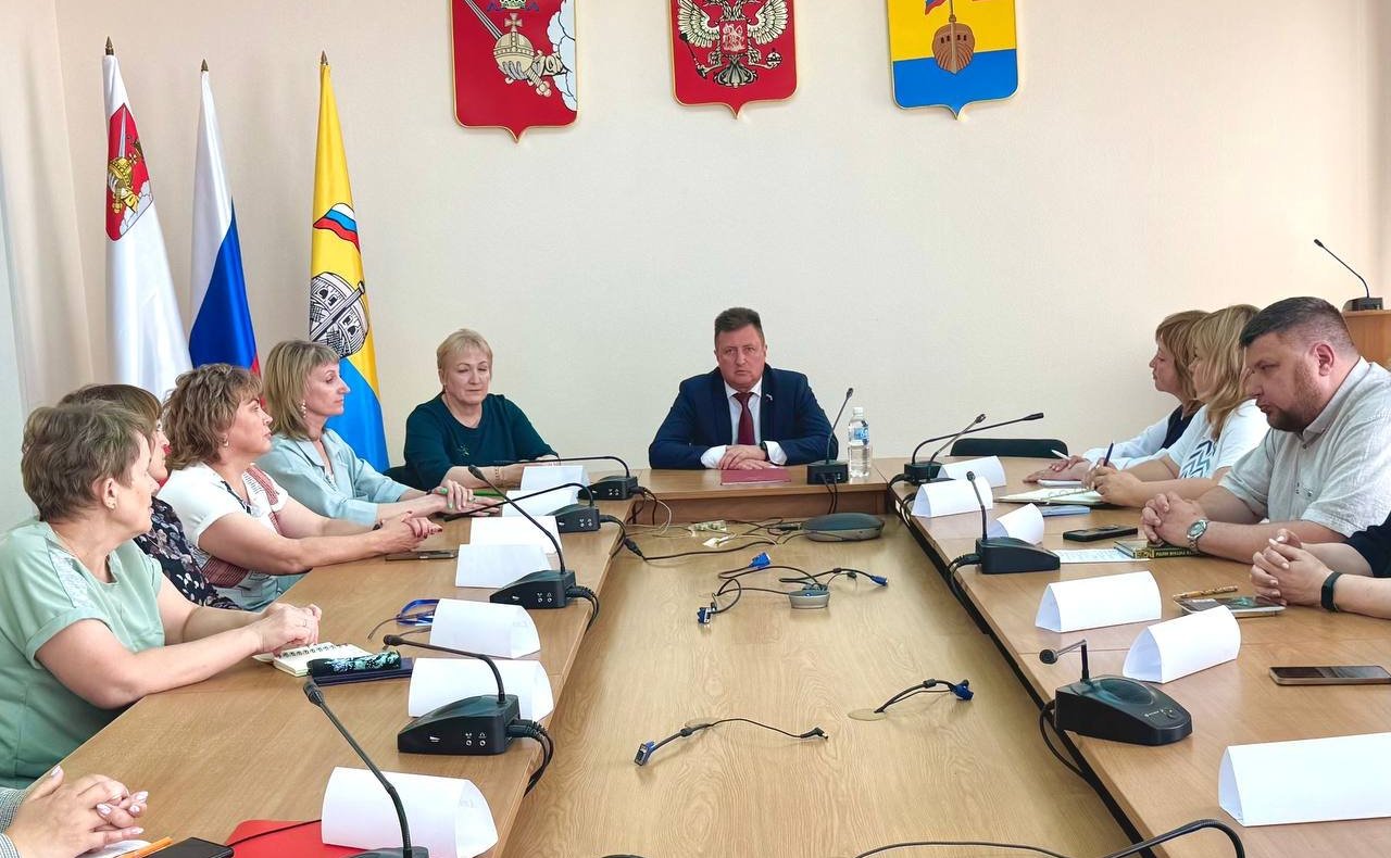 Евгений Богомазов провел личный прием граждан в Вытегорском округе