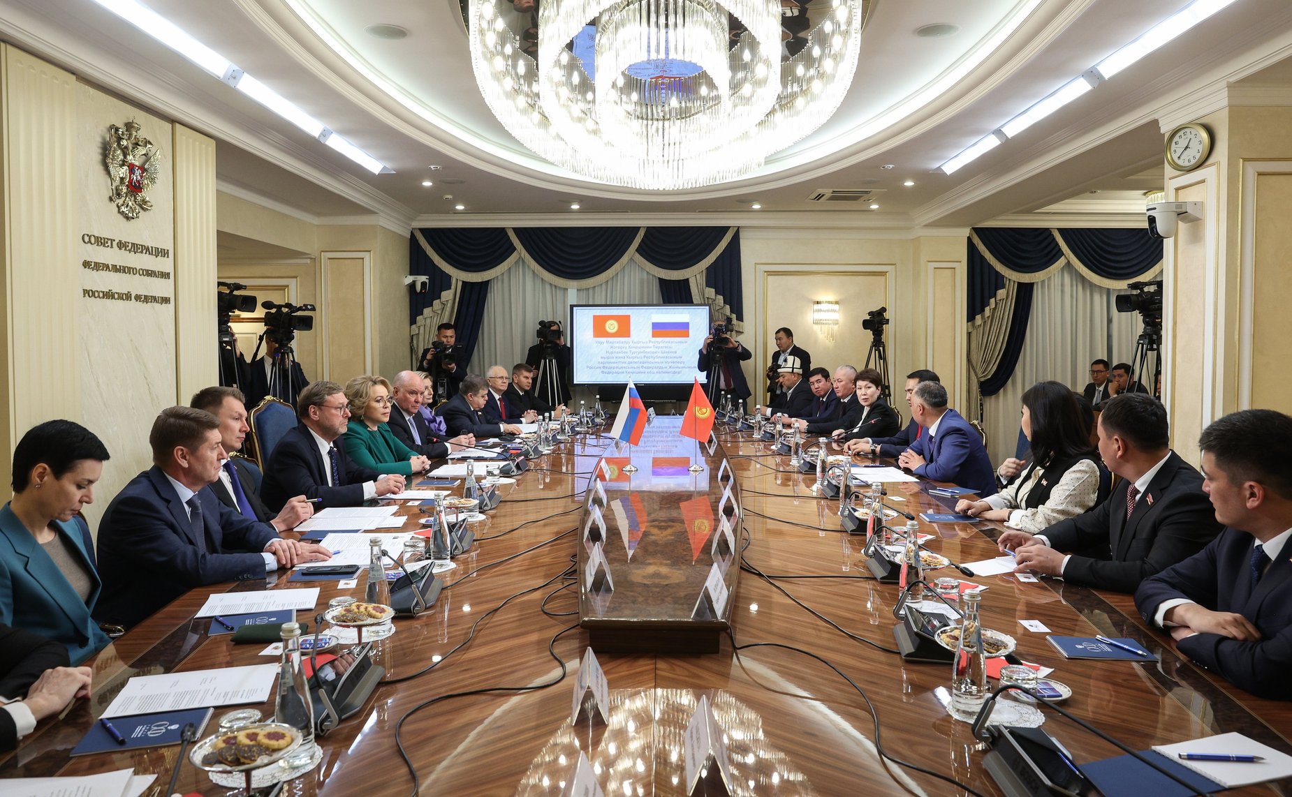 Валентина Матвиенко встретилась с Председателем Жогорку Кенеша Киргизской Республики Нурланбеком Шакиевым