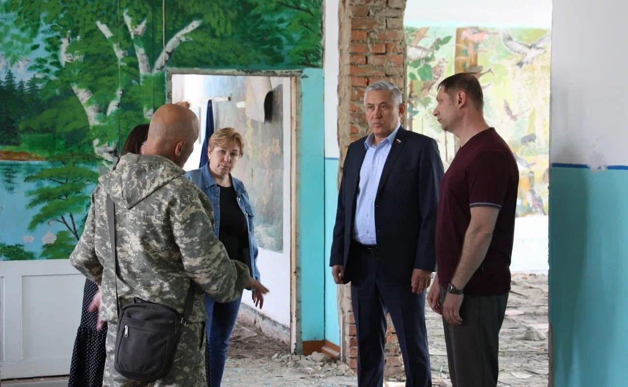 Юрий Валяев в ходе региональной недели посетил социально значимые объекты в Октябрьском районе