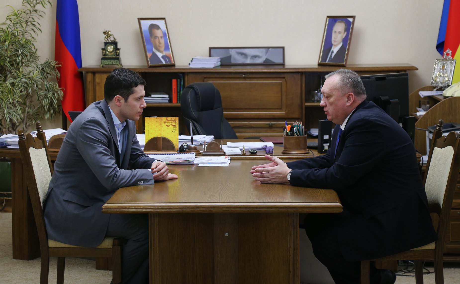 Встреча Вадима Тюльпанова с Временно исполняющим обязанности губернатора Калининградской области Антоном Алихановым