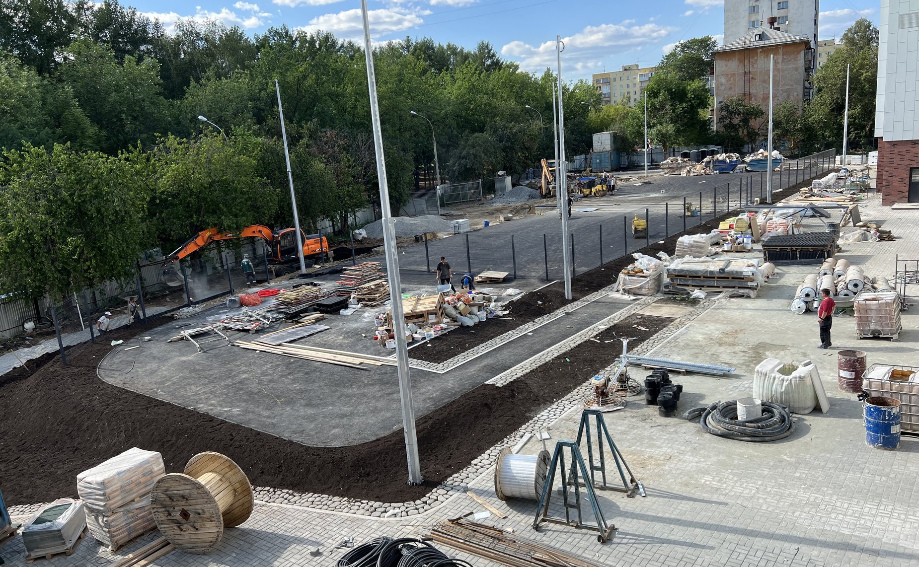 Виктор Шептий проинспектировал ход строительства гимназии в Екатеринбурге