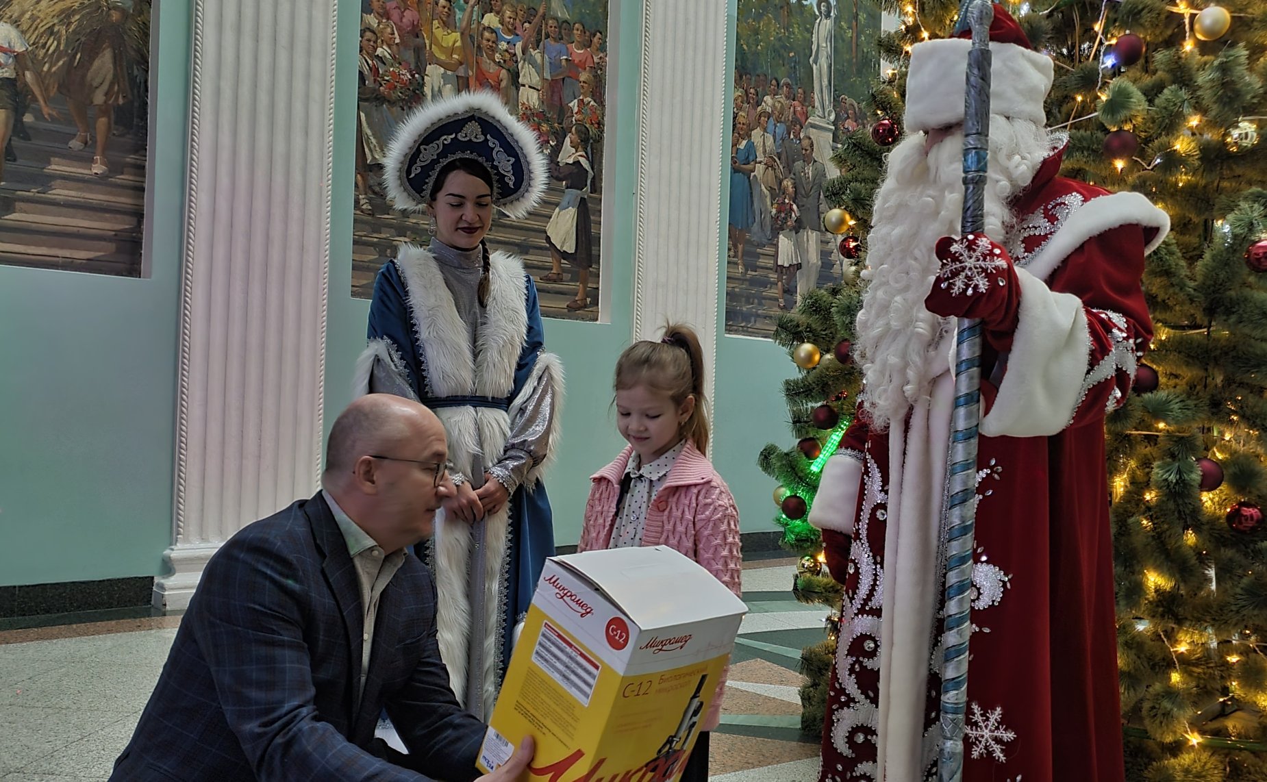 Олег Цепкин принял участие во Всероссийской благотворительной акции «Елка желаний» и исполнил мечту 7-летней Златы из города Аши