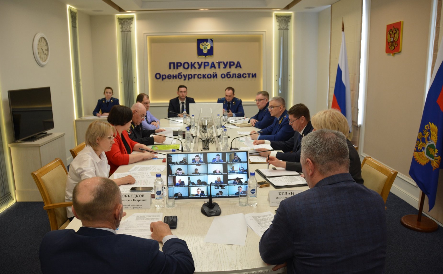 Андрей Шевченко совместно с прокурором Оренбургской области Русланом Медведевым провел круглый стол, на котором были рассмотрены актуальные вопросы повышения эффективности управления многоквартирными домами