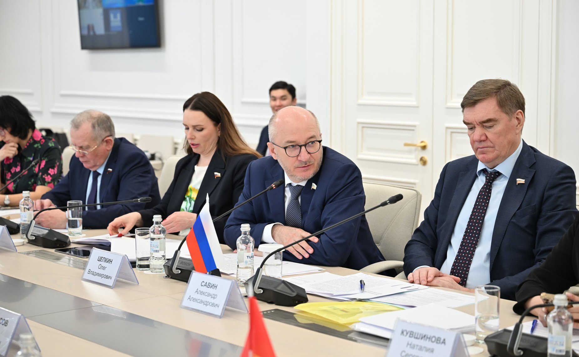 Сенаторы РФ приняли участие в заседании Постоянной комиссии МПА СНГ по изучению опыта государственного строительства и местного самоуправления