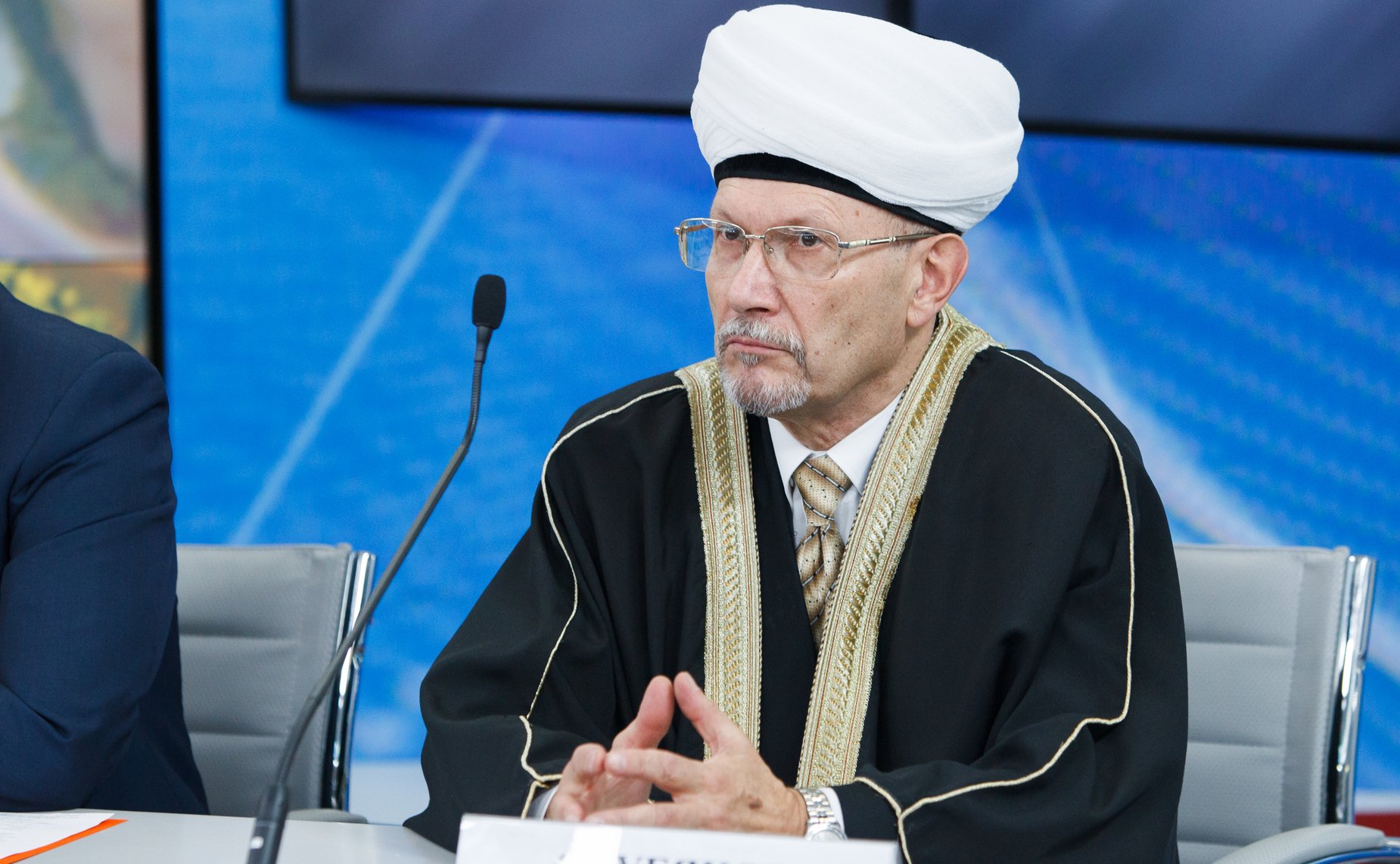 Ильяс Умаханов провел встречу с группой паломников, направляющихся в Хадж 2014 года