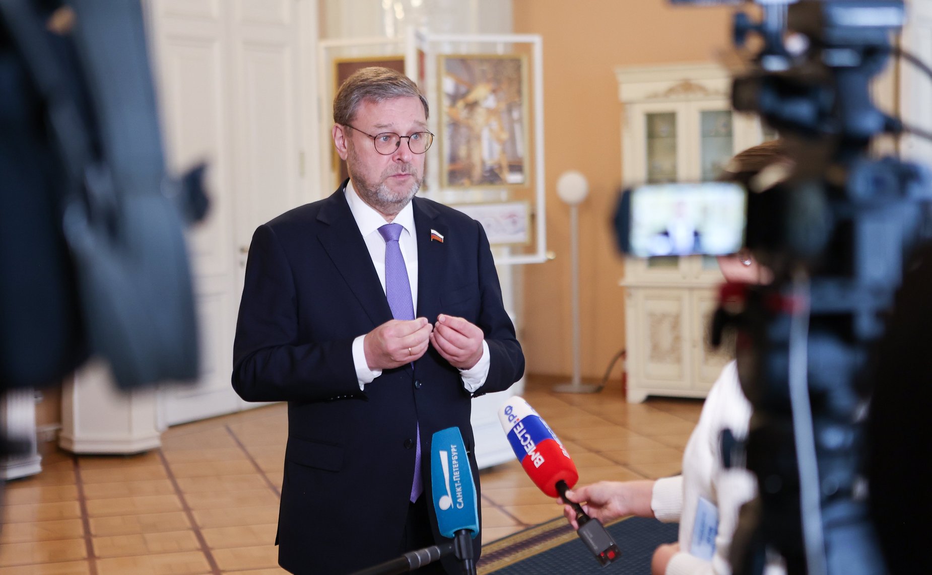 Пресс-подход заместителя Председателя Совета Федерации Константина Косачева