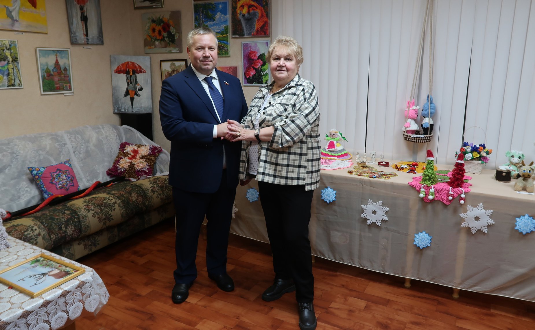 Денис Гусев в рамках работы в регионе провел встречу председателем Ненецкой окружной организации Всероссийского общества инвалидов Надеждой Ковалевской