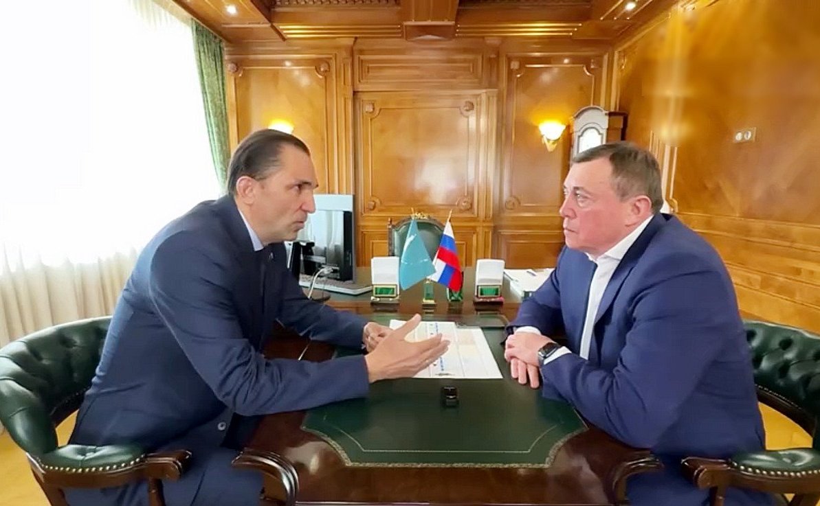 Андрей Хапочкин обсудил с губернатором Сахалинской области Валерием Лимаренко ключевые вопросы социально-экономического развития региона