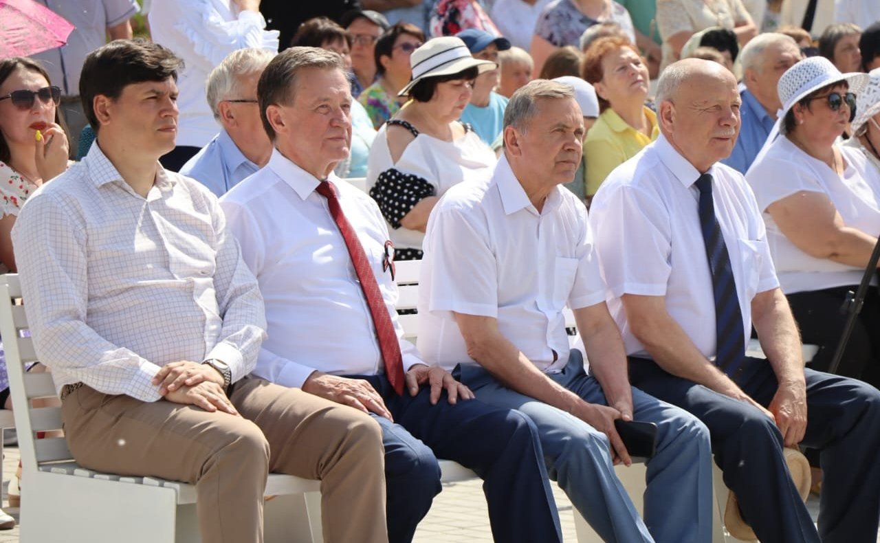 Сергей Рябухин в ходе поездки в регион принял участие в 57-м Всероссийском Пушкинском празднике поэзии в с. Языково Карсунского района