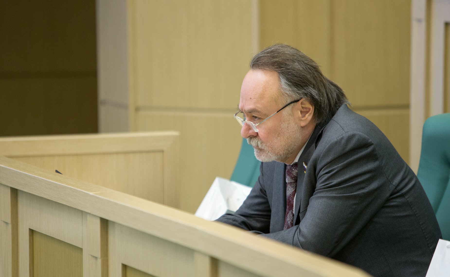 А. Тотоонов Заседание Палаты молодых законодателей