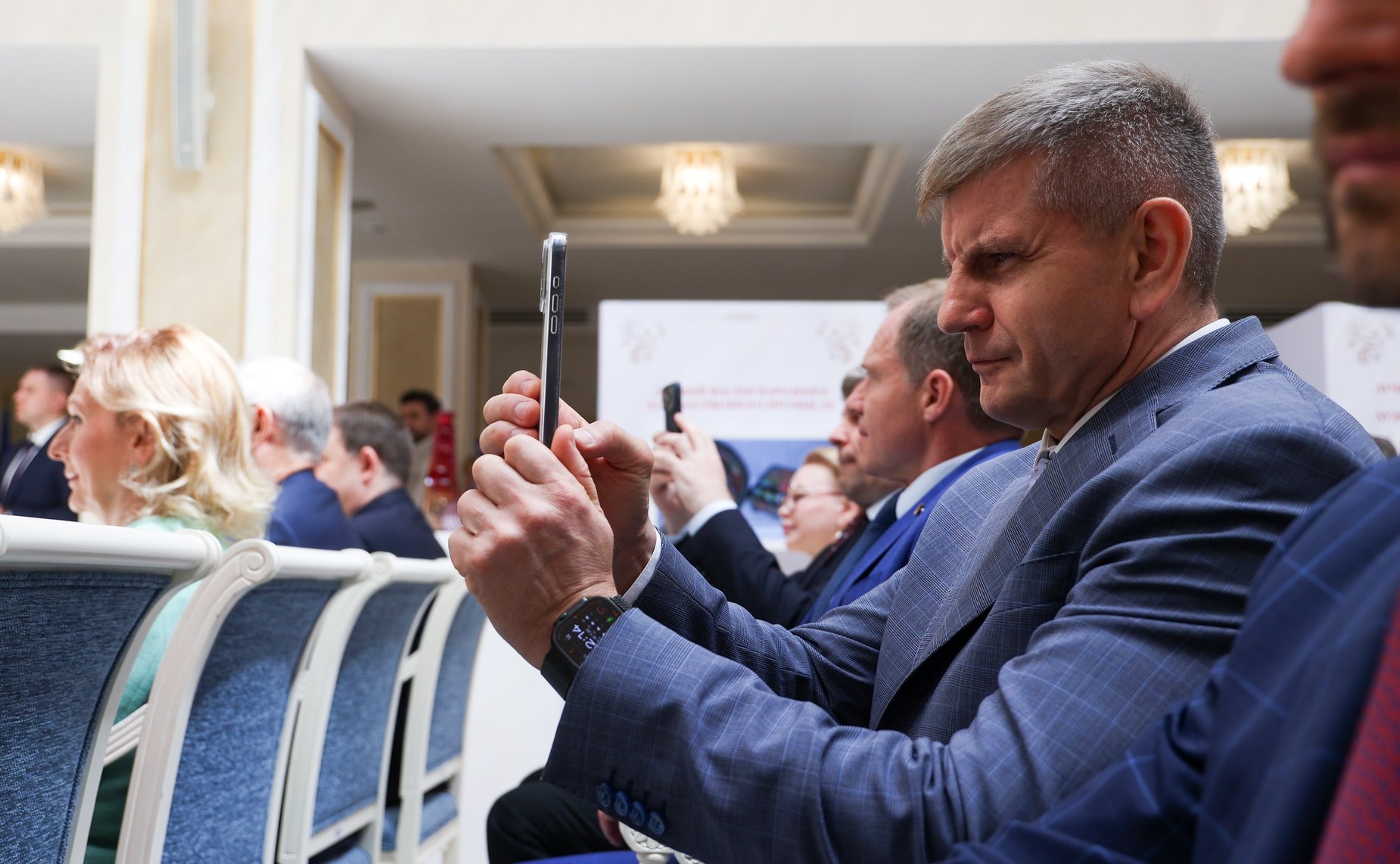 Геннадий Голов