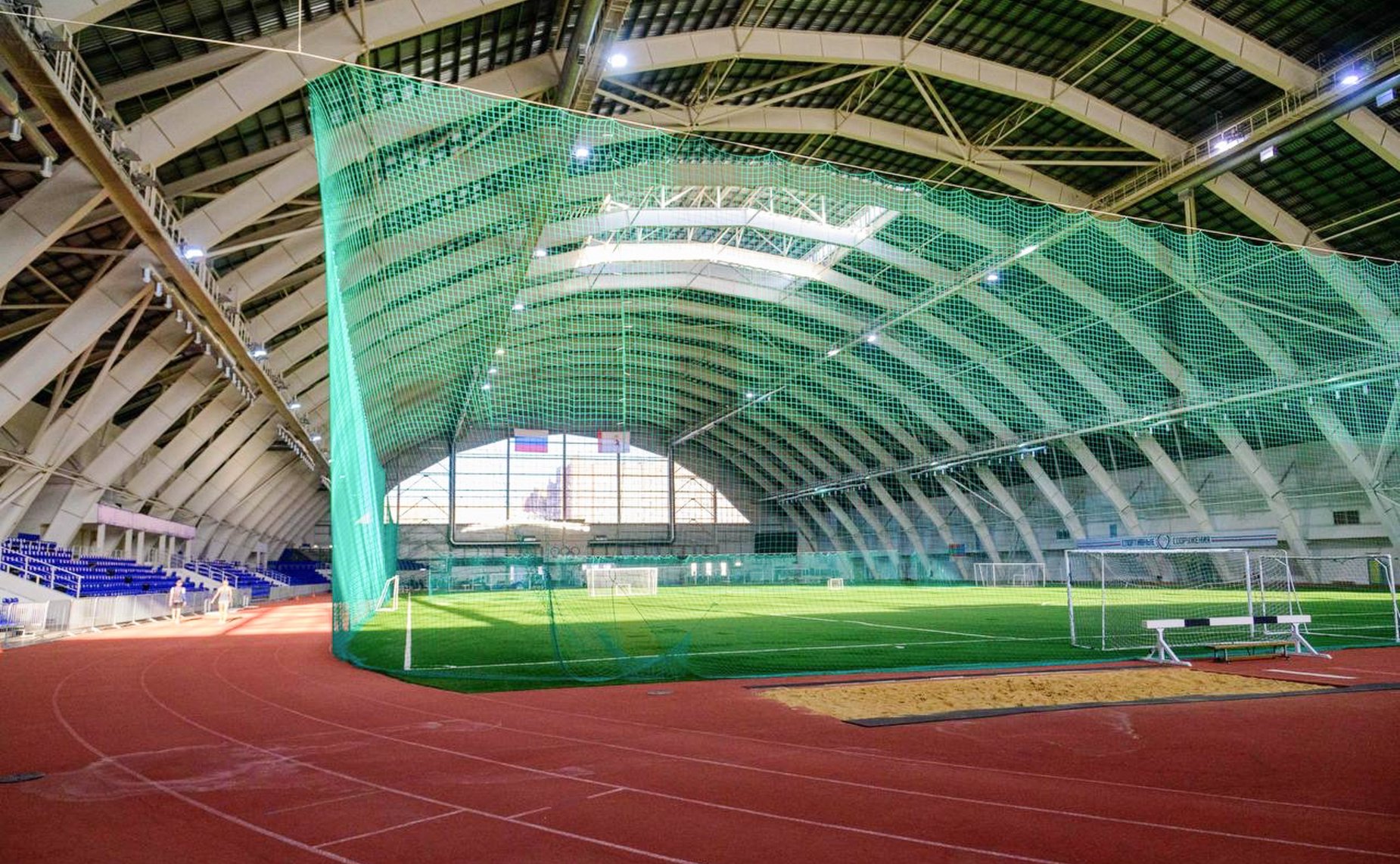 В рамках рабочей поездки сенаторы РФ совместно с главой Республики Марий Эл Юрием Зайцевым посетили в Йошкар-Оле универсальный крытый легкоатлетический манеж «Арена Марий Эл», учебный корпус Училища Олимпийского резерва