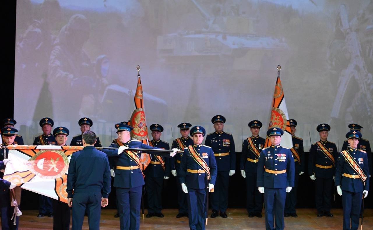 Айрат Гибатдинов принял участие в церемонии вручения Боевых знамен 328-й, 337-й, 345-й, 1180-артиллерийский и 2-й зенитно-ракетный полки 104-й гвардейской десантно-штурмовой дивизии