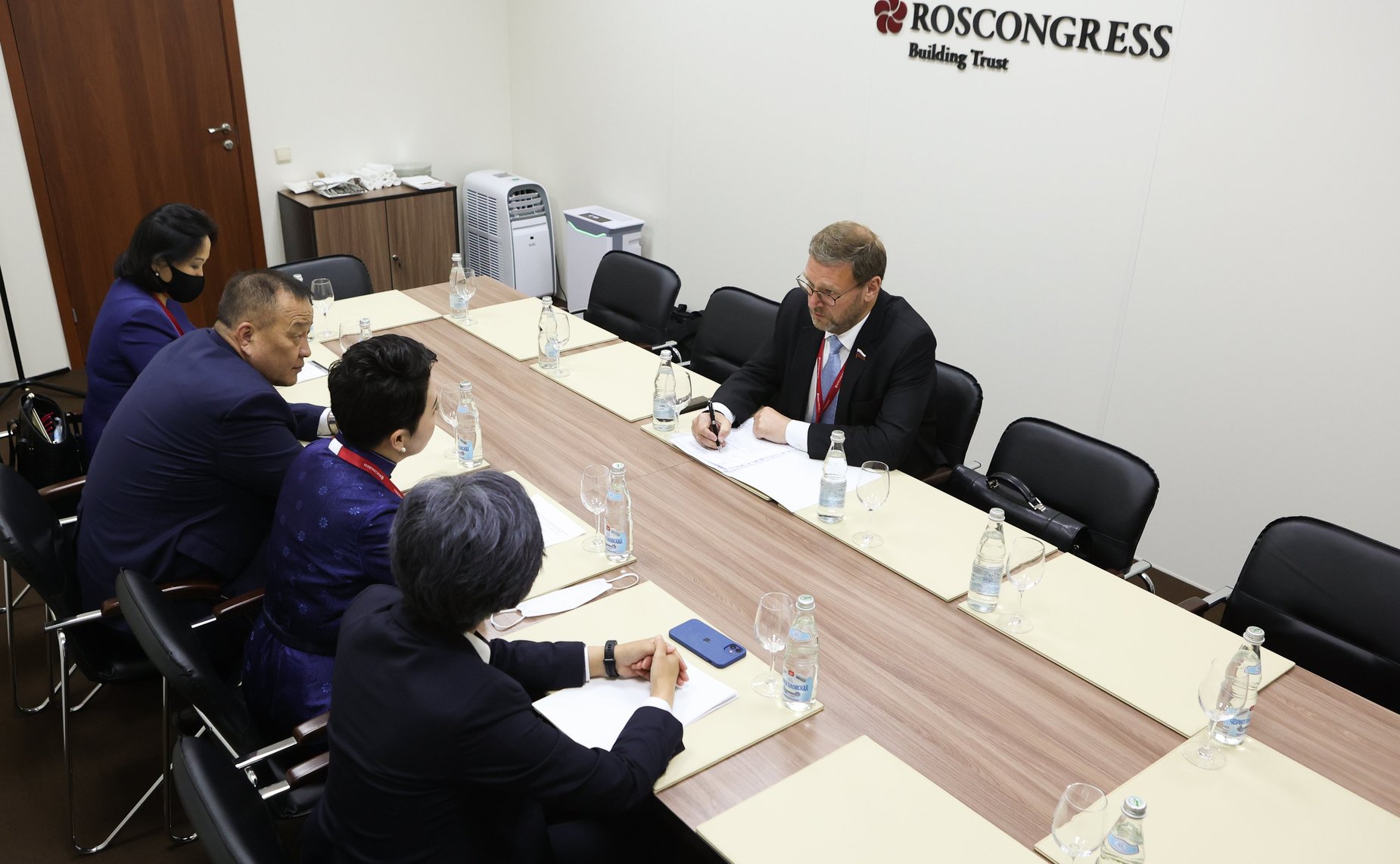 Встреча заместителя Председателя СФ Константина Косачева «на полях» 24-го ПМЭФ с Министром иностранных дел Монголии