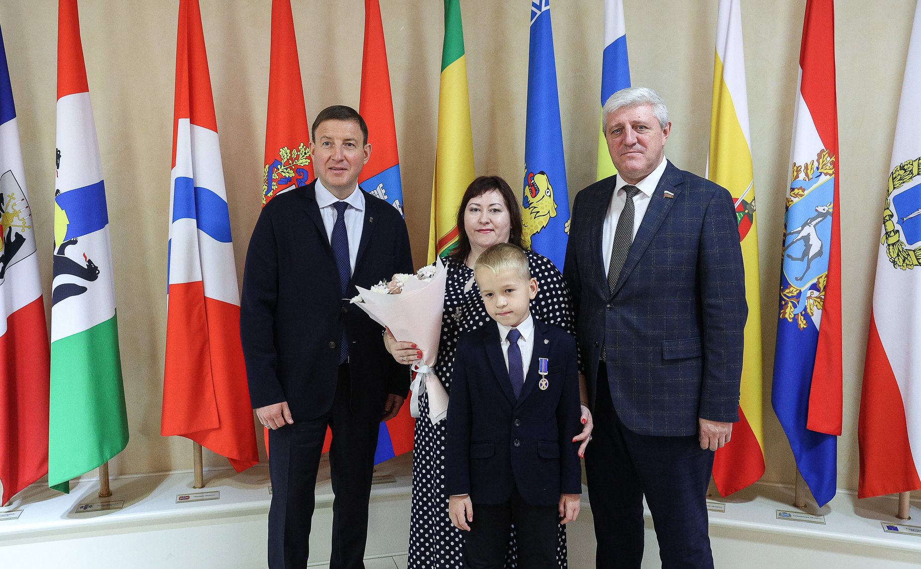 X торжественная церемония награждения детей и подростков, проявивших мужество в экстремальных ситуациях и спасших человеческие жизни