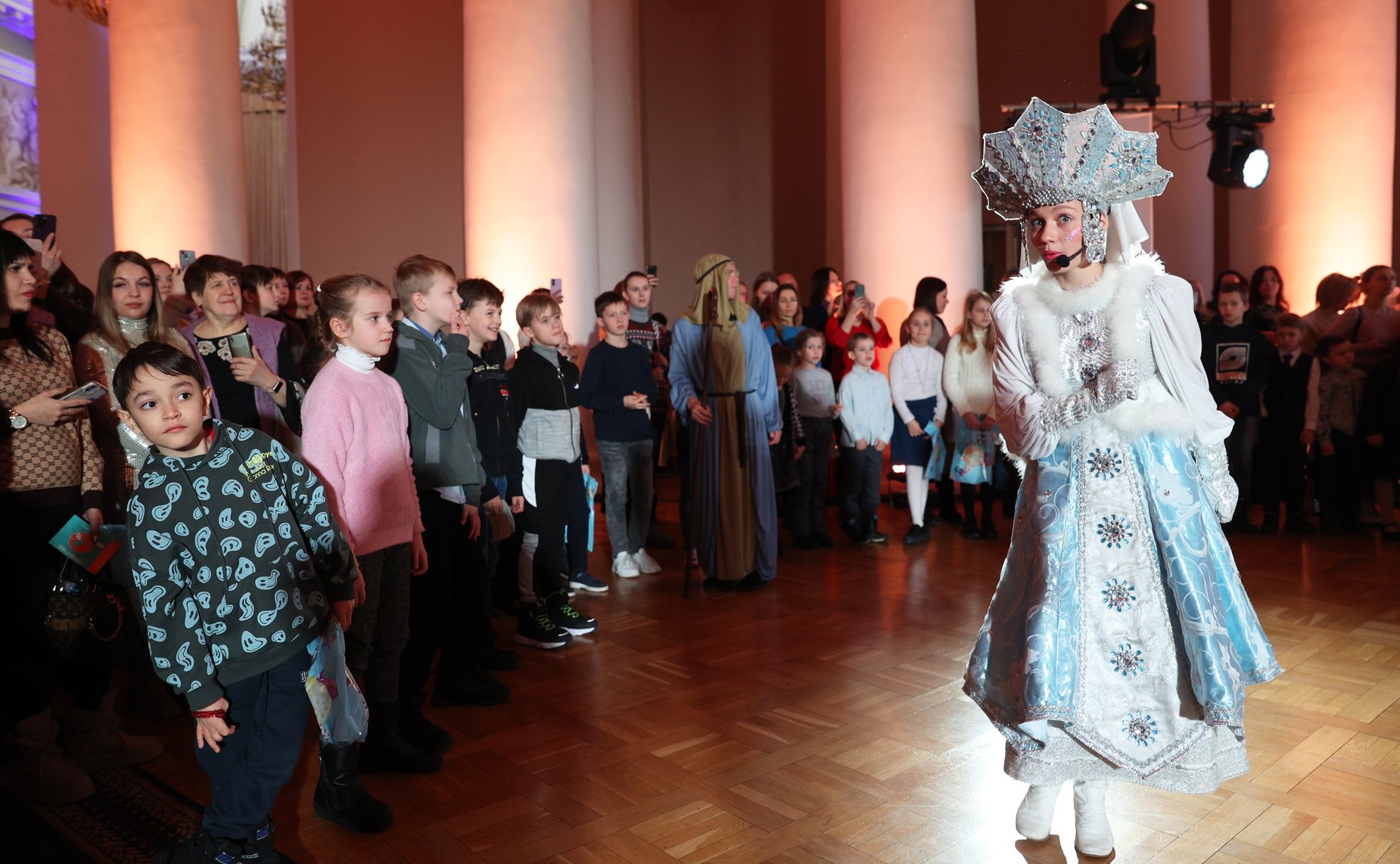 Дети из семей участников специальной военной операции стали гостями праздника «Рождество Христово в Таврическом дворце»