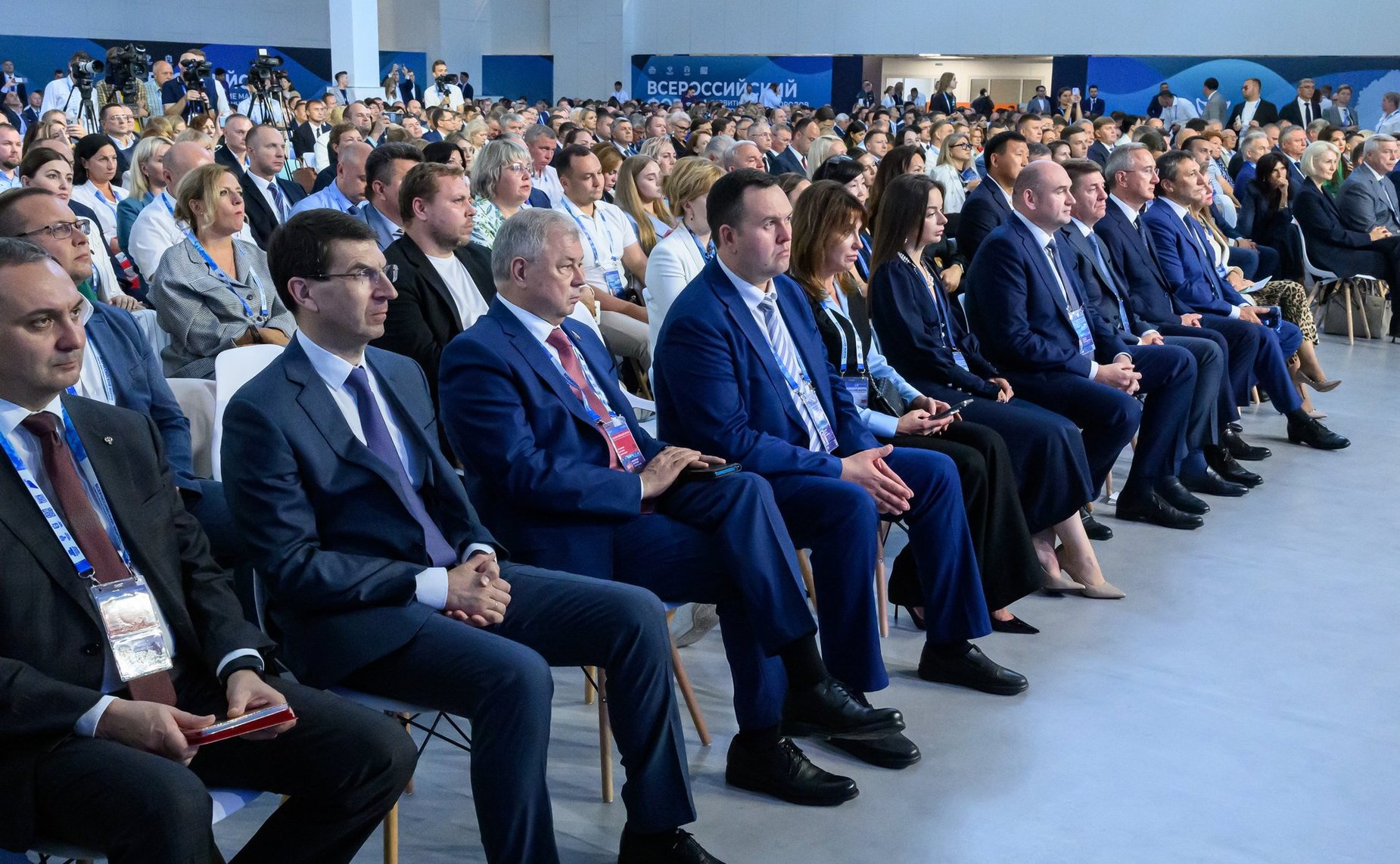 Анатолий Артамонов принял участие в пленарном заседании Всероссийского форума «Развитие малых городов и исторических поселений»