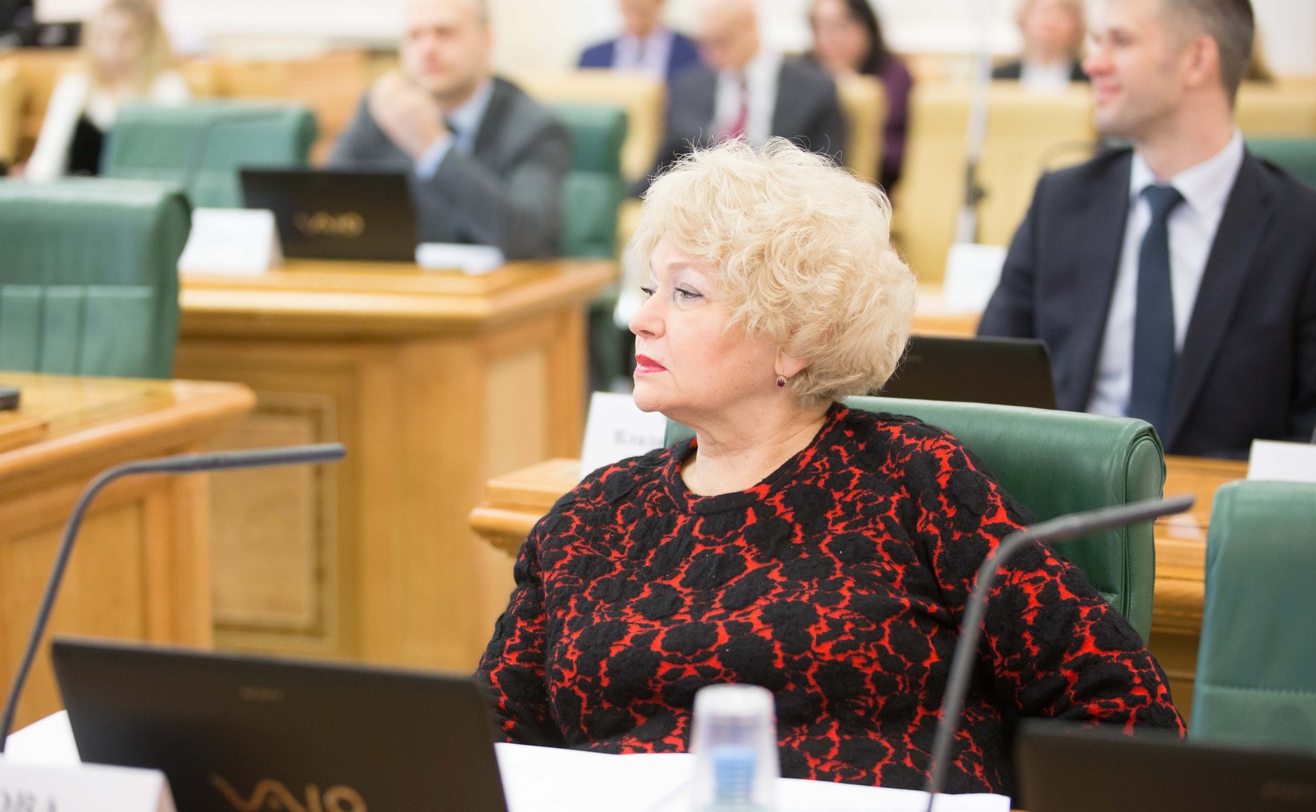 Л. Нарусова