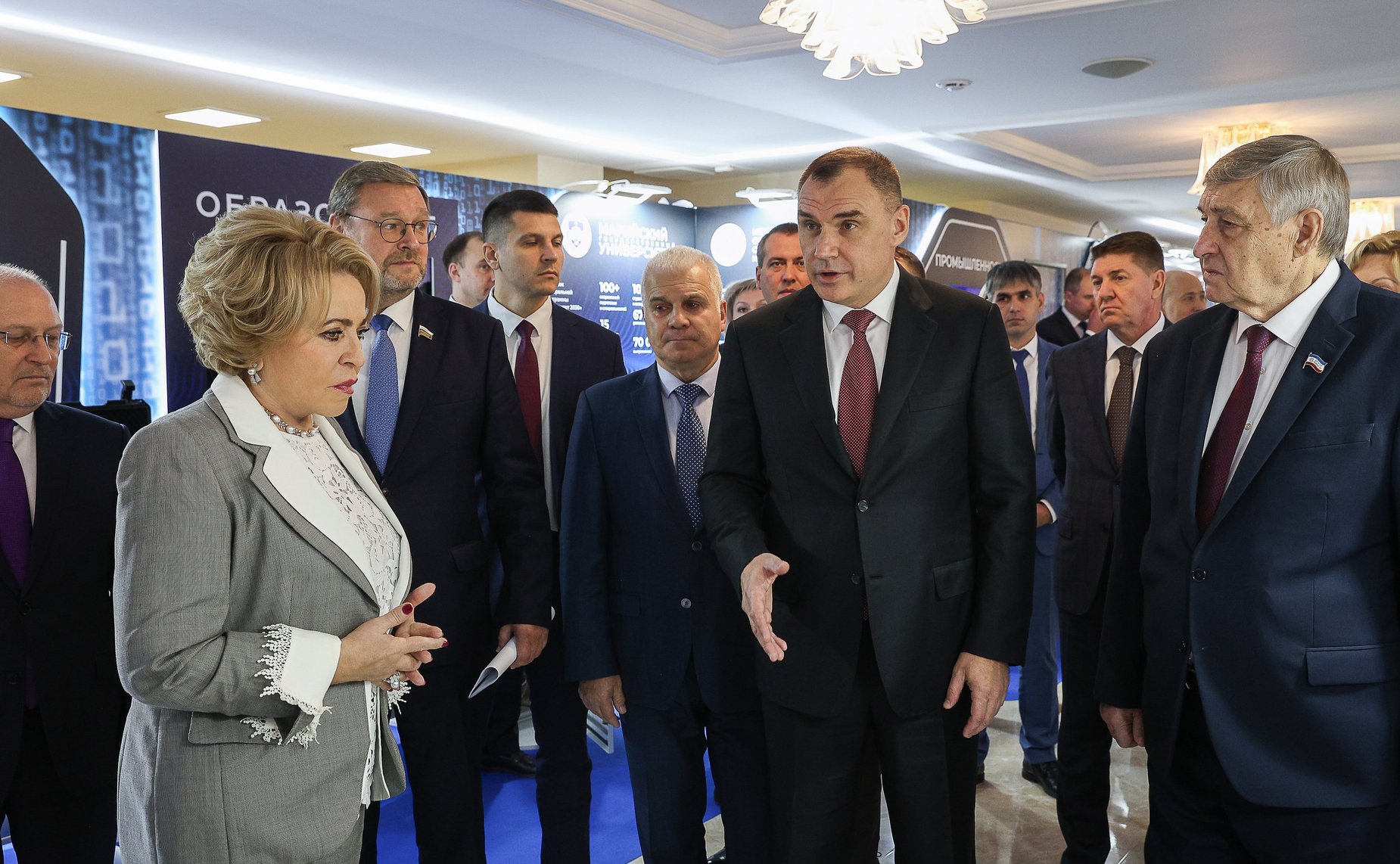 Валентина Матвиенко и Юрий Зайцев осмотрели выставку, посвященную культуре, истории и перспективным направлениям развития Республики Марий Эл