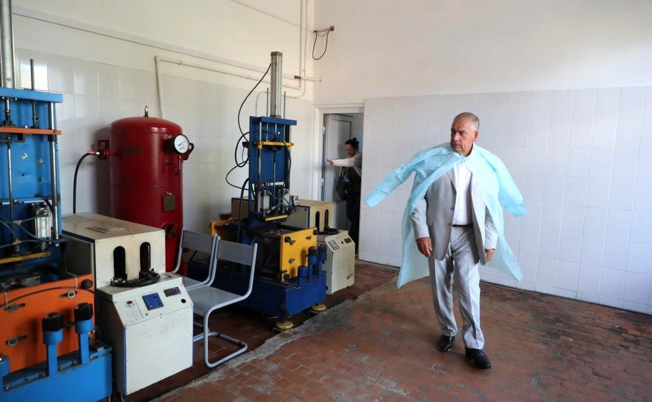 Сергей Митин посетил Старорусский пищекомбинат и ознакомился с производством питьевой бутилированной воды