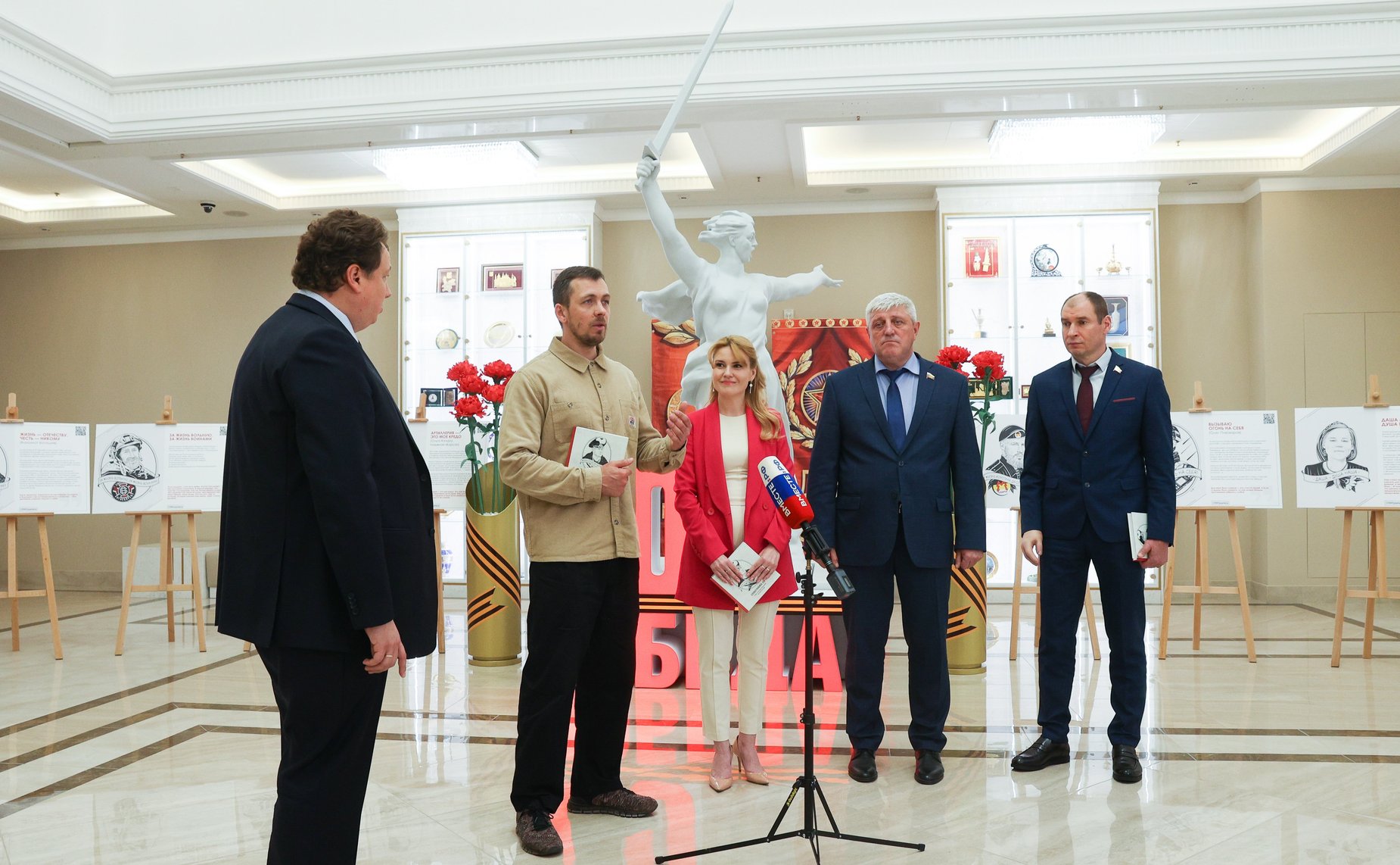 Торжественная церемония открытия выставки работ художника, основателя проекта «Словографика» Петра Скляра «Словографика ZOV. Герои и участники Специальной военной операции»