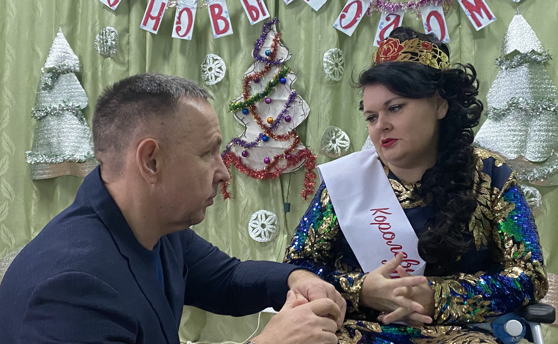 Олег Алексеев поздравил жительницу Воскресенского района с победой в конкурсе красоты и возложил цветы к памятнику Герою Советского Союза