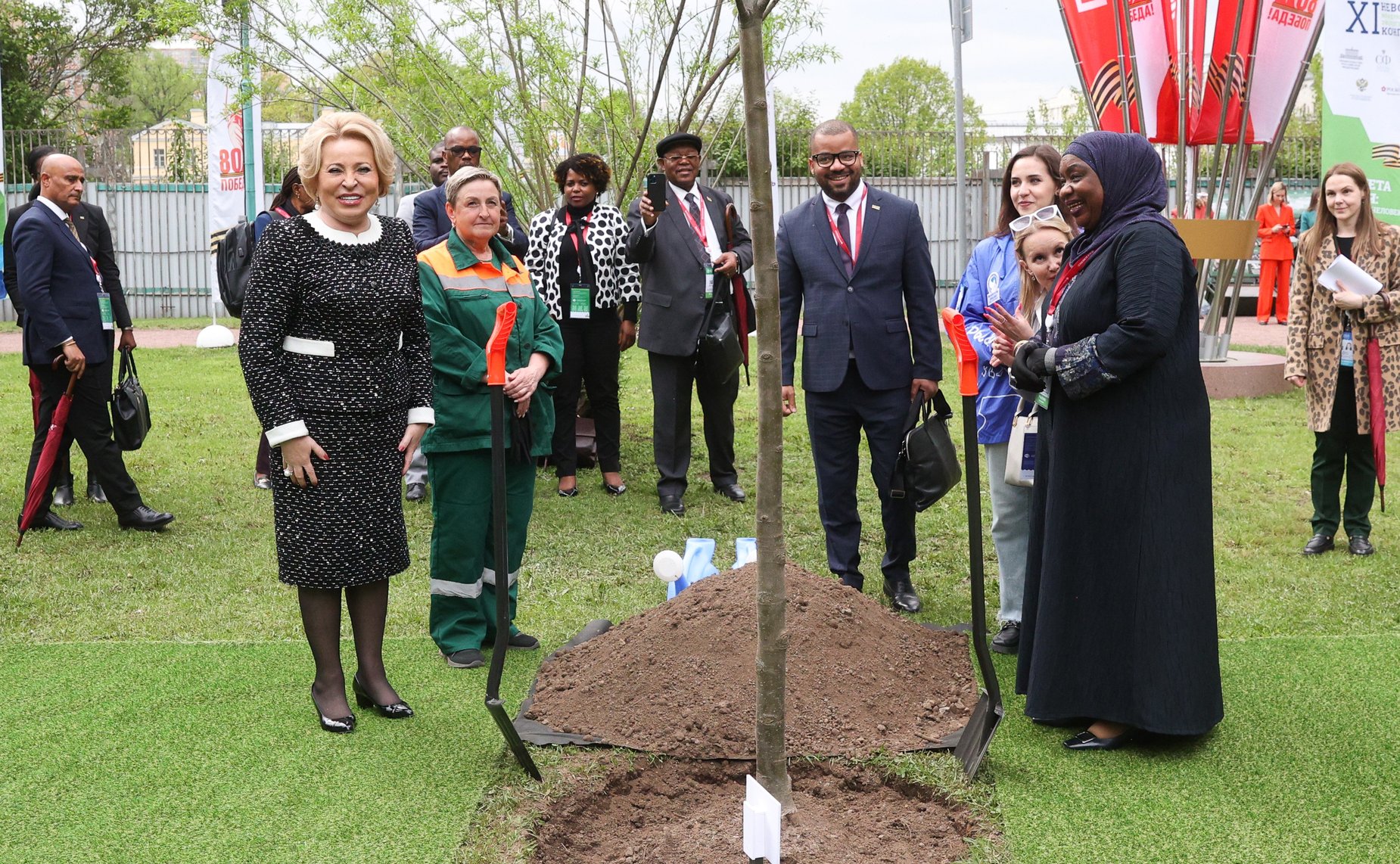 Церемония высадки деревьев в рамках проведения международной эколого-патриотической акции «Сад памяти», приуроченной к году Защитника Отечества