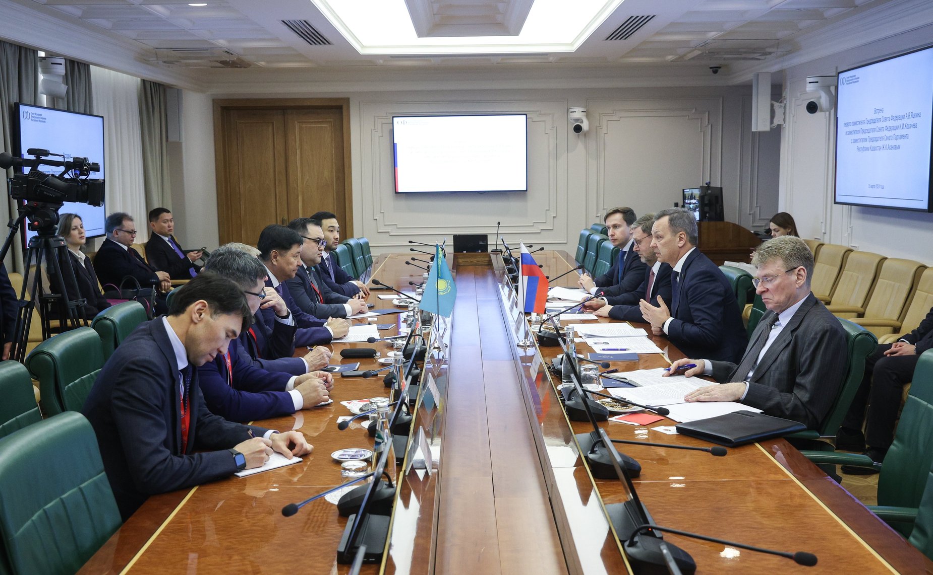 Встреча первого заместителя Председателя СФ Андрея Яцкина с заместителем Председателя Сената Парламента Республики Казахстан